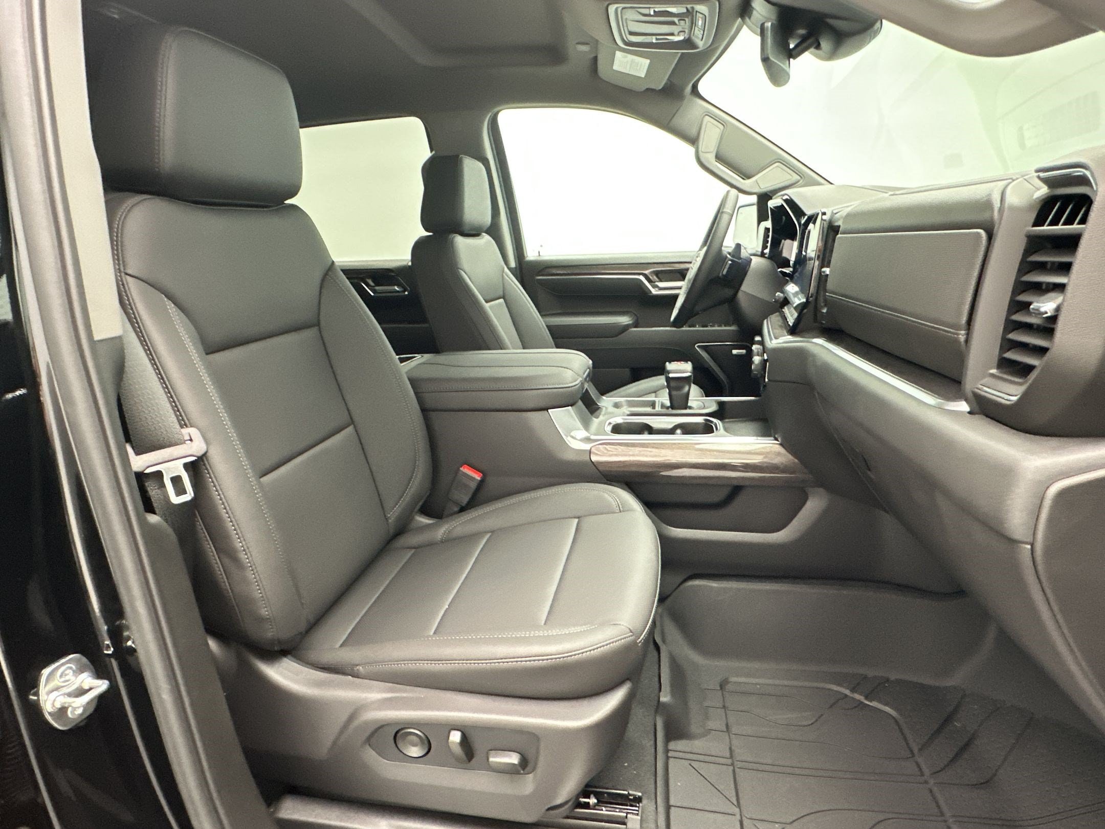 2026 Chevrolet Silverado 1500 LTZ - Photo 23