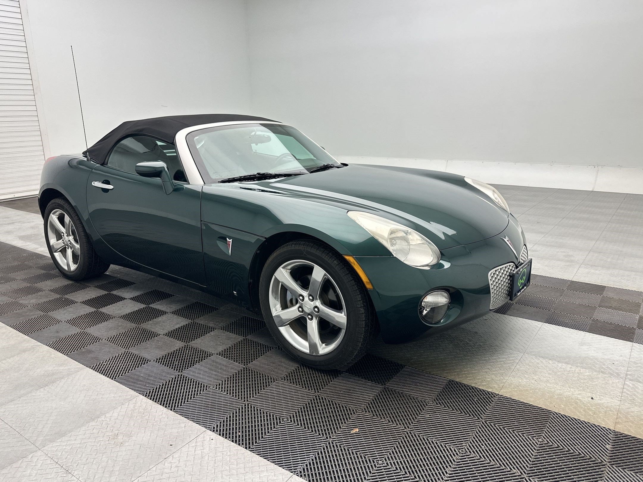 Solstice 2MB67 Car