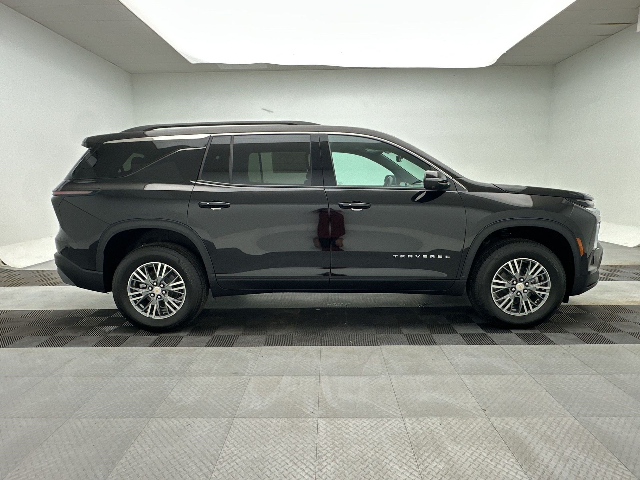 2026 Chevrolet Traverse LT - Photo 8