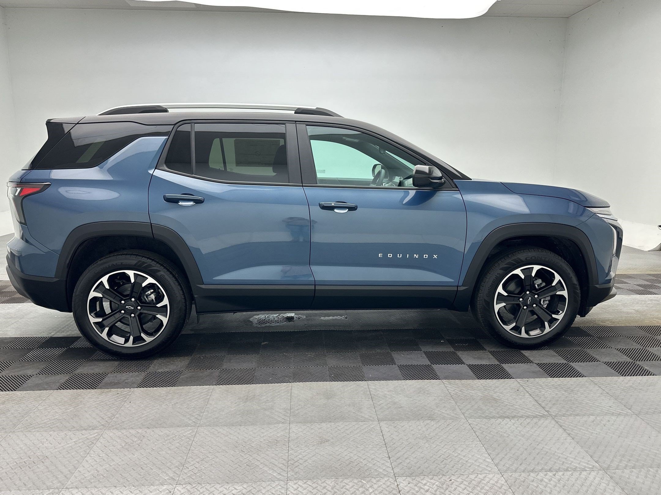 2027 Chevrolet Equinox LT - Photo 8