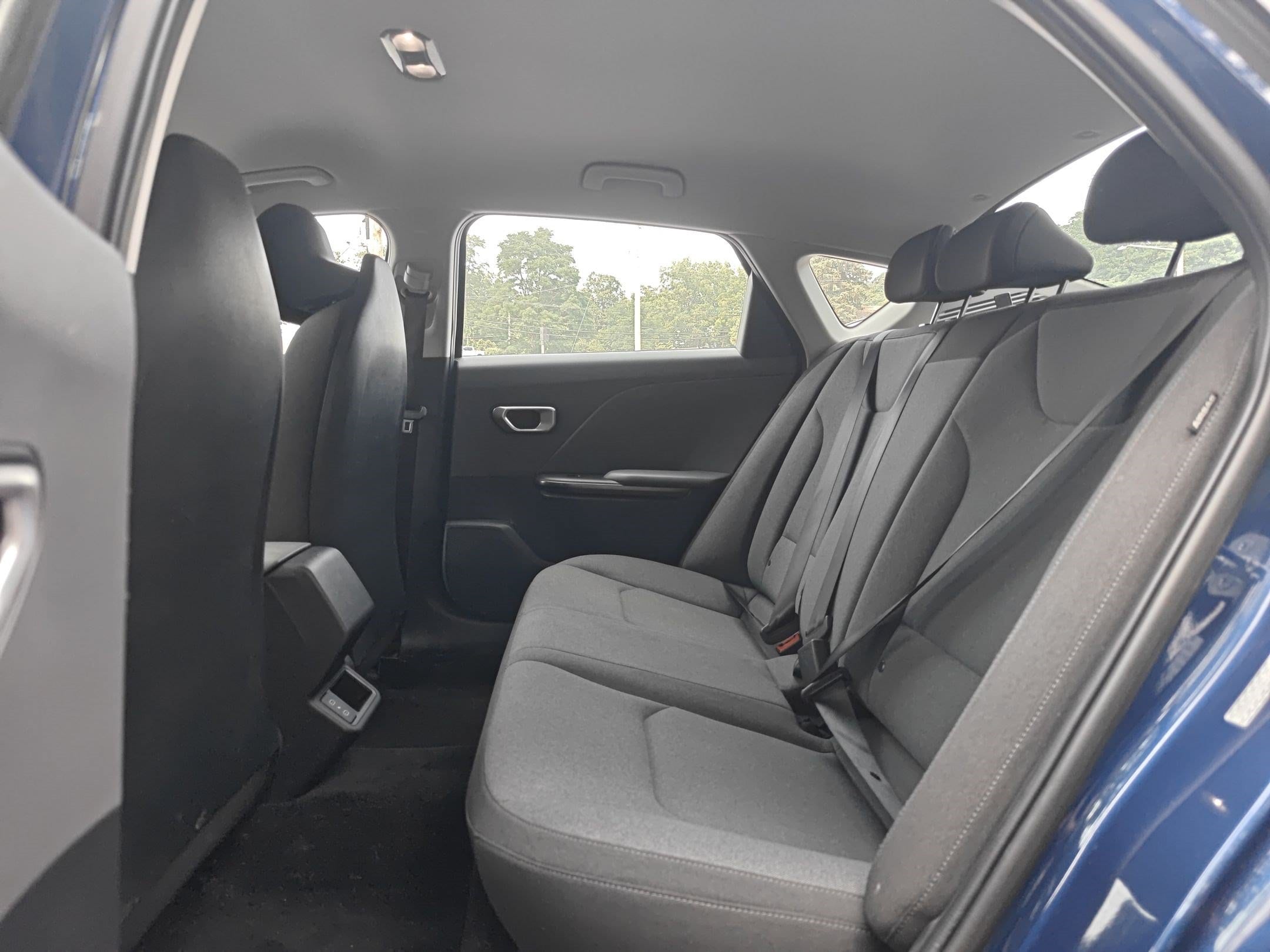 2025 Kia K4 LXS - Photo 24