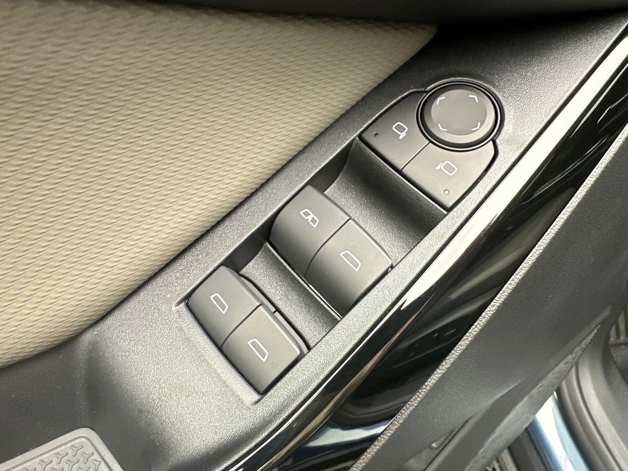 2027 Chevrolet Equinox LT - Photo 15