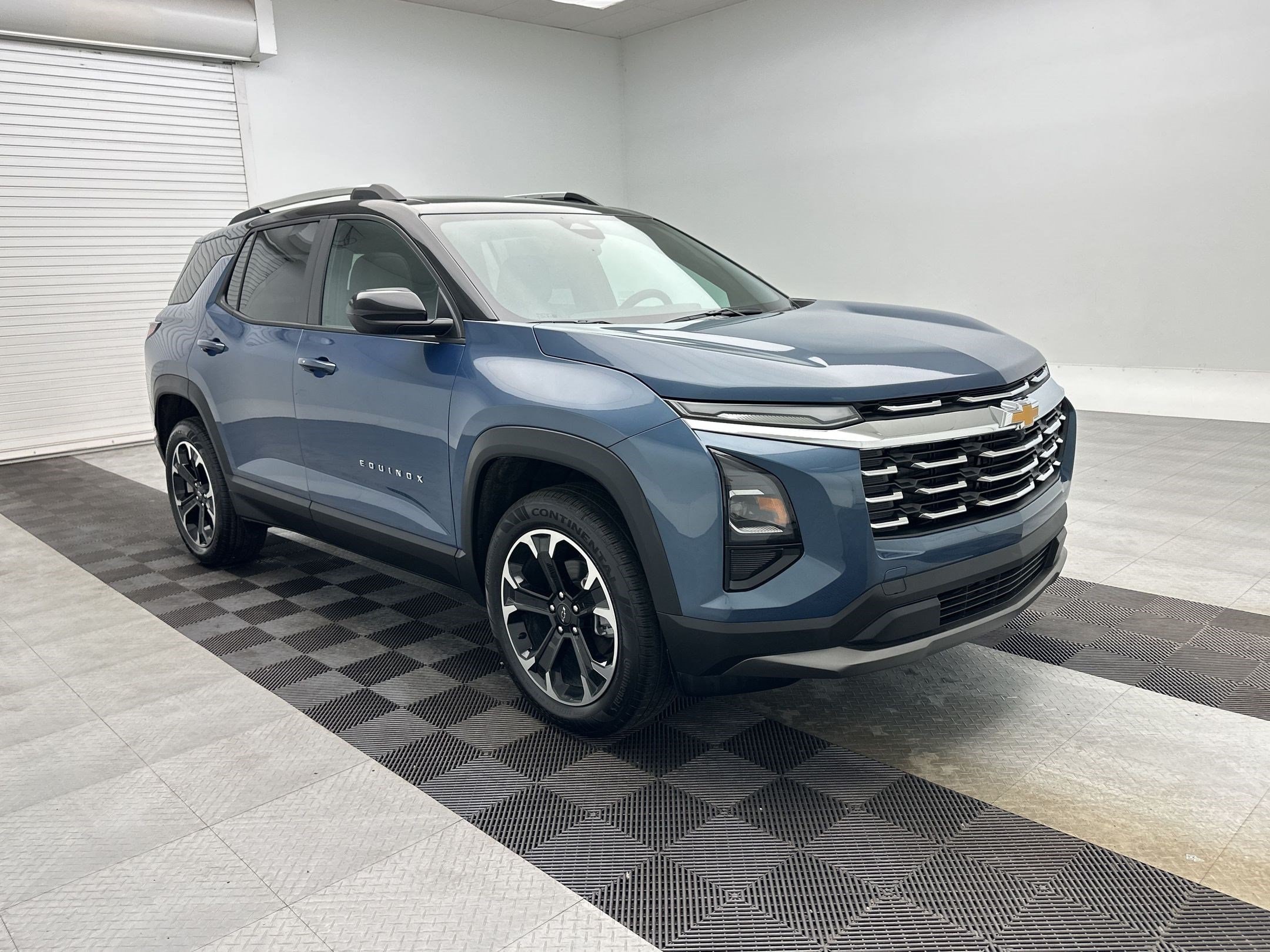 2027 Chevrolet Equinox LT - Photo 7