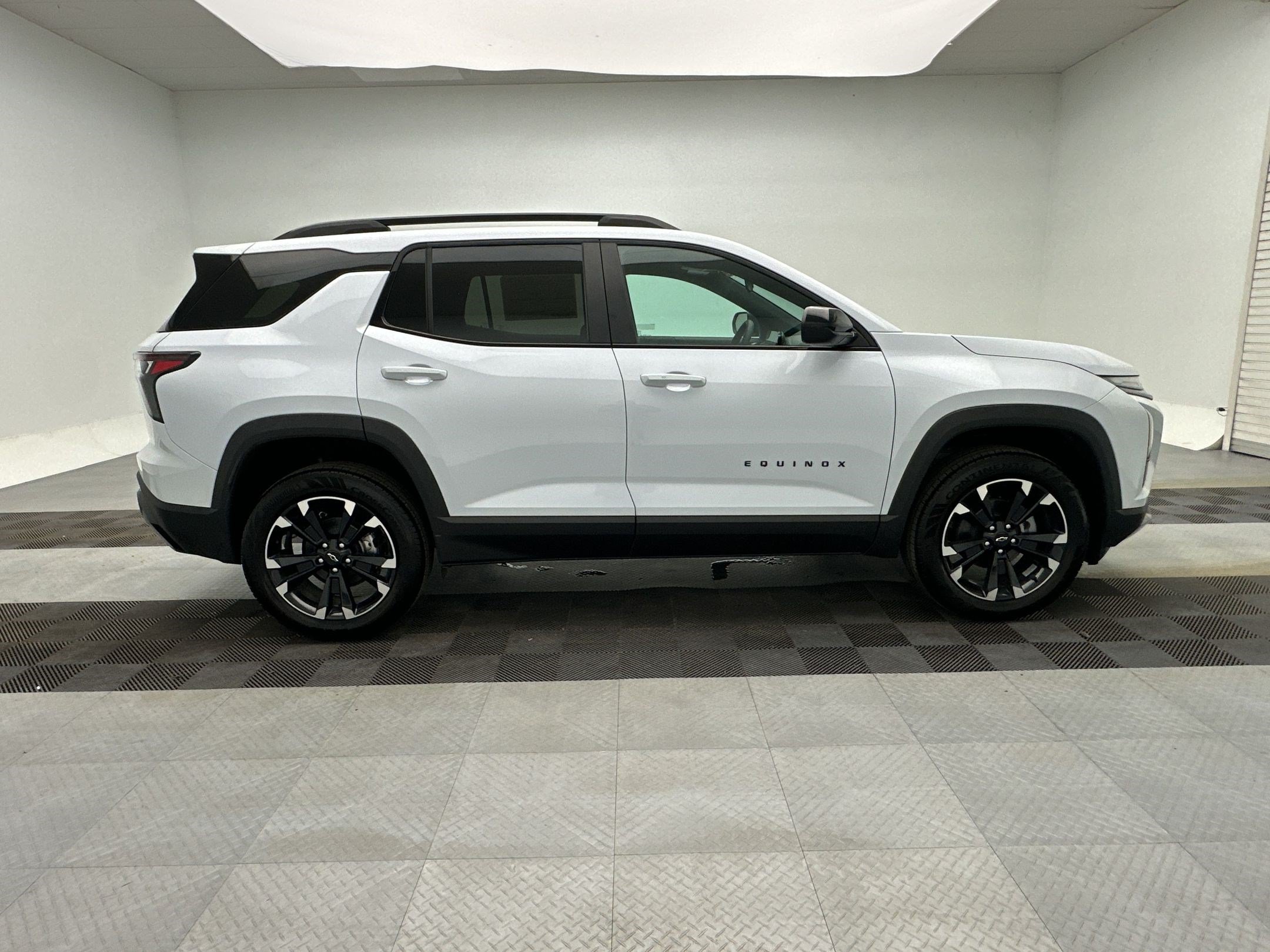 2027 Chevrolet Equinox RS - Photo 8