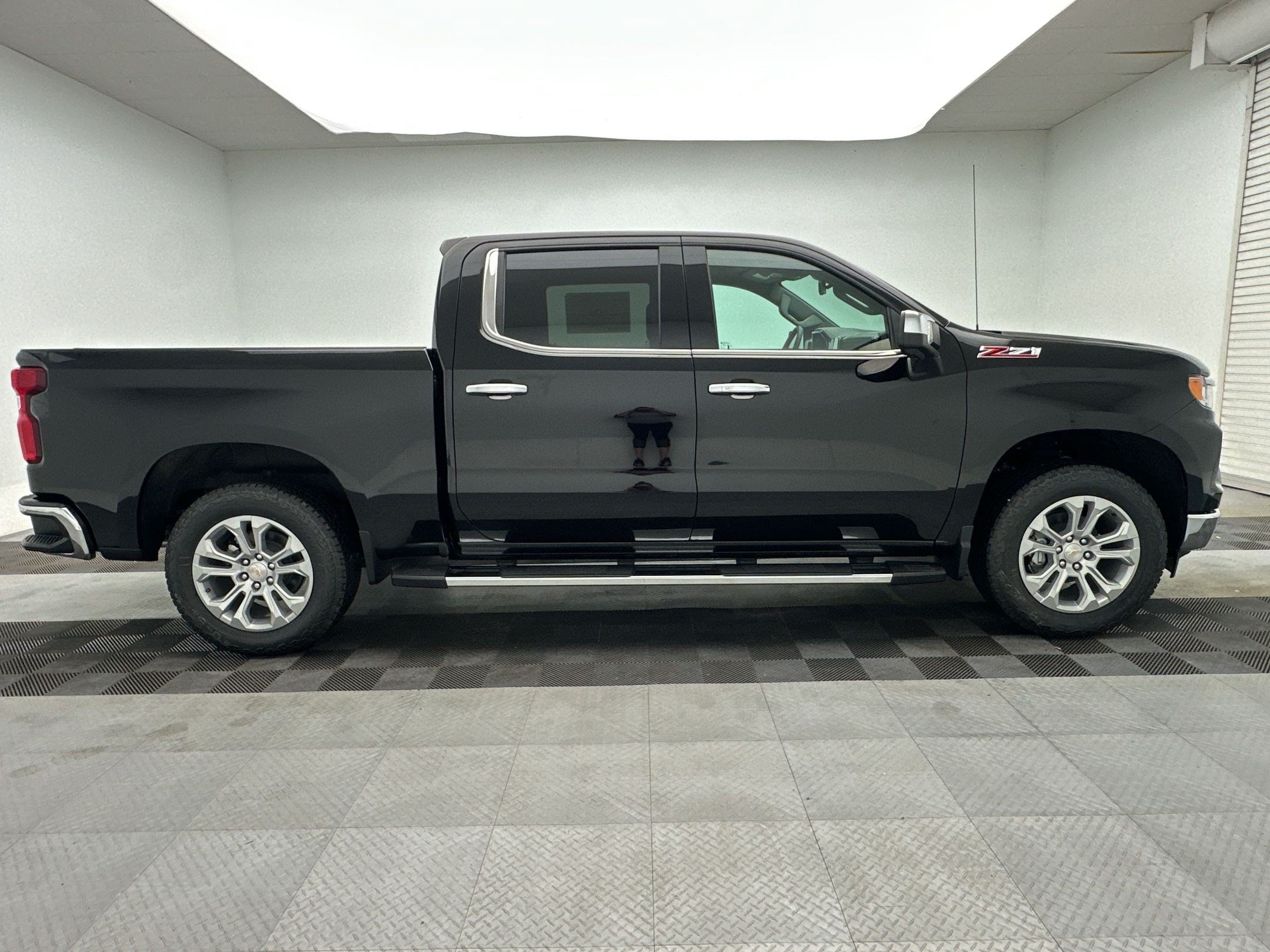 2026 Chevrolet Silverado 1500 LTZ - Photo 8