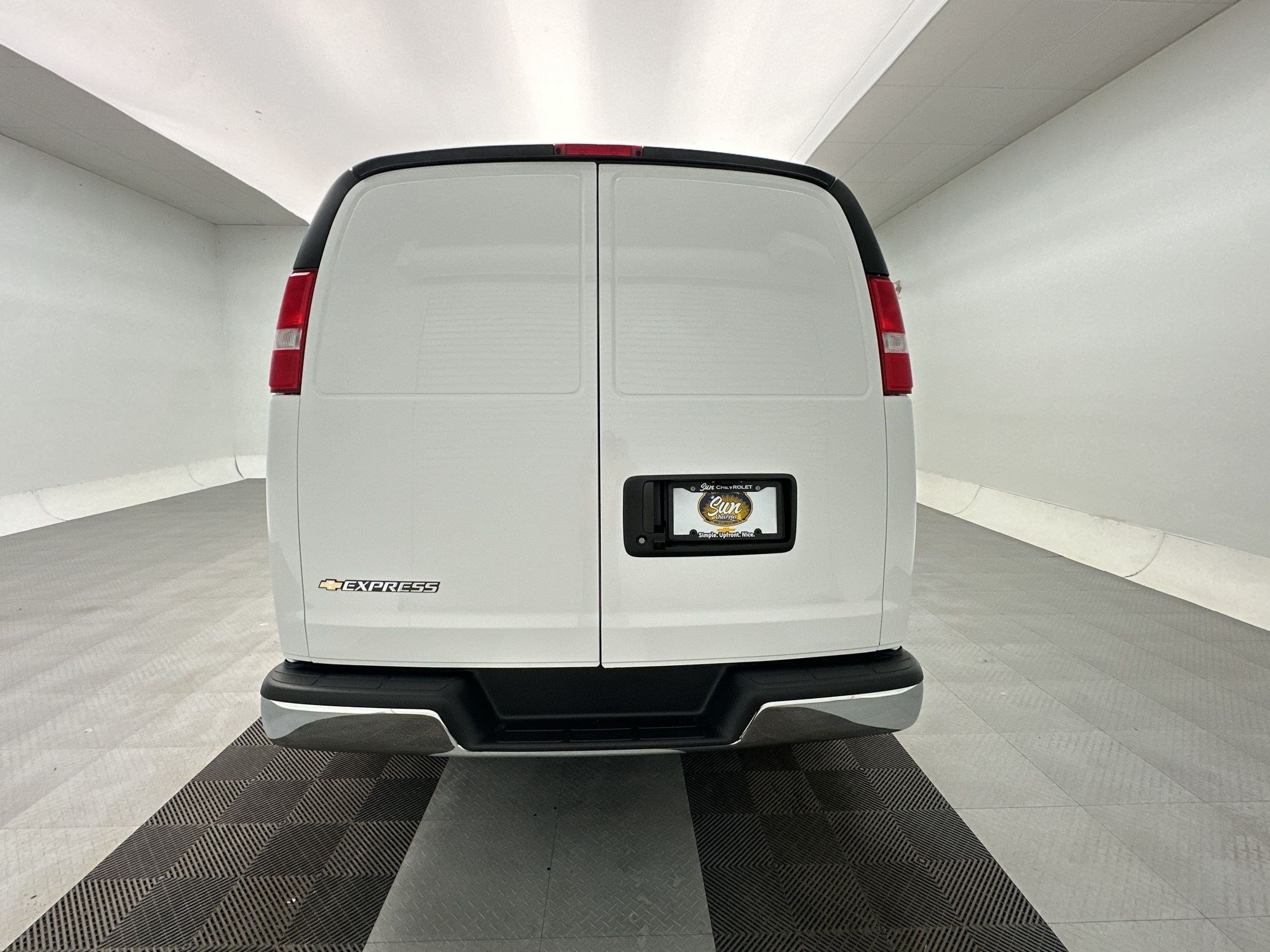 2026 Chevrolet Express Cargo Work Van - Photo 10