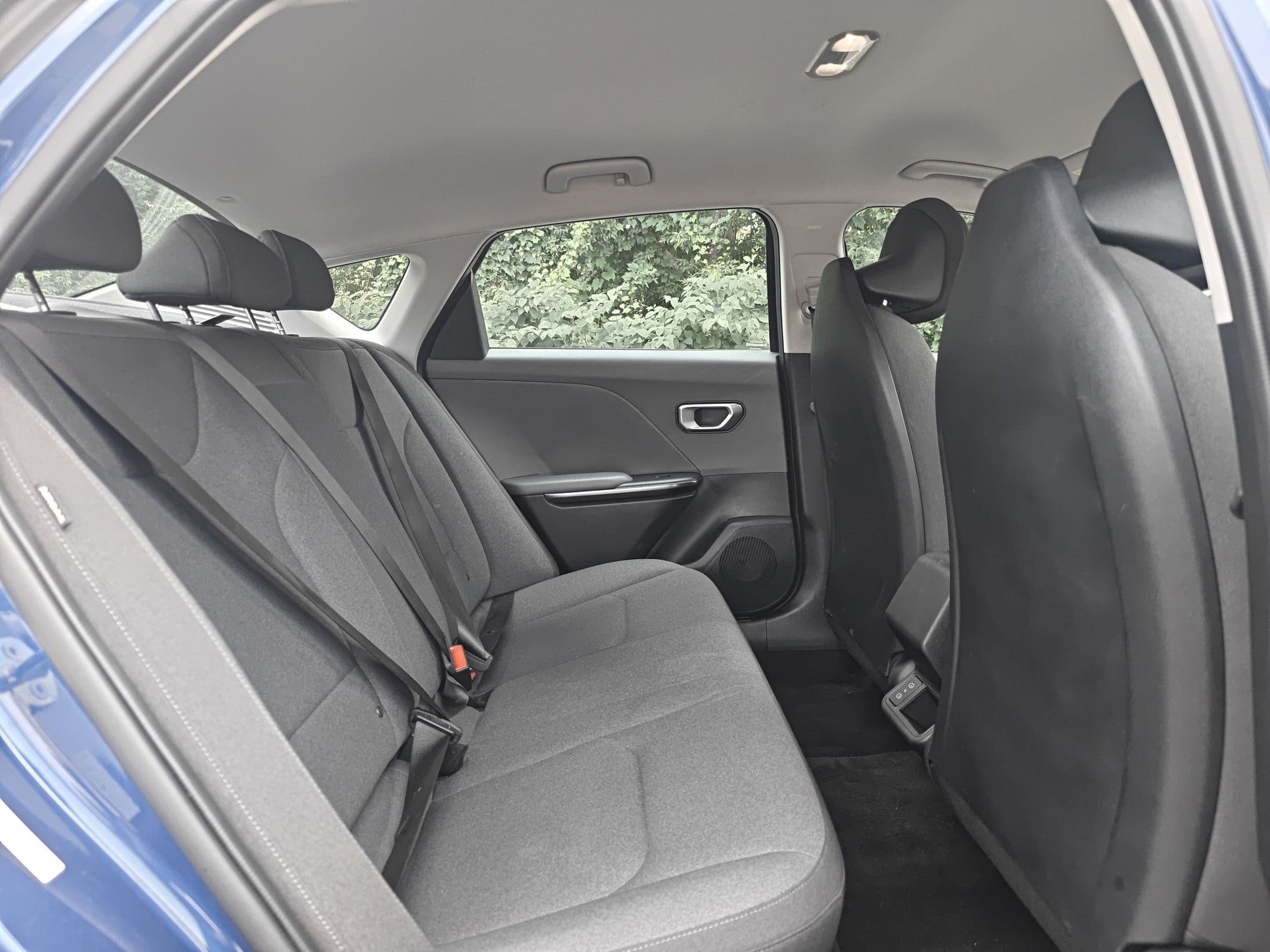 2025 Kia K4 LXS - Photo 28