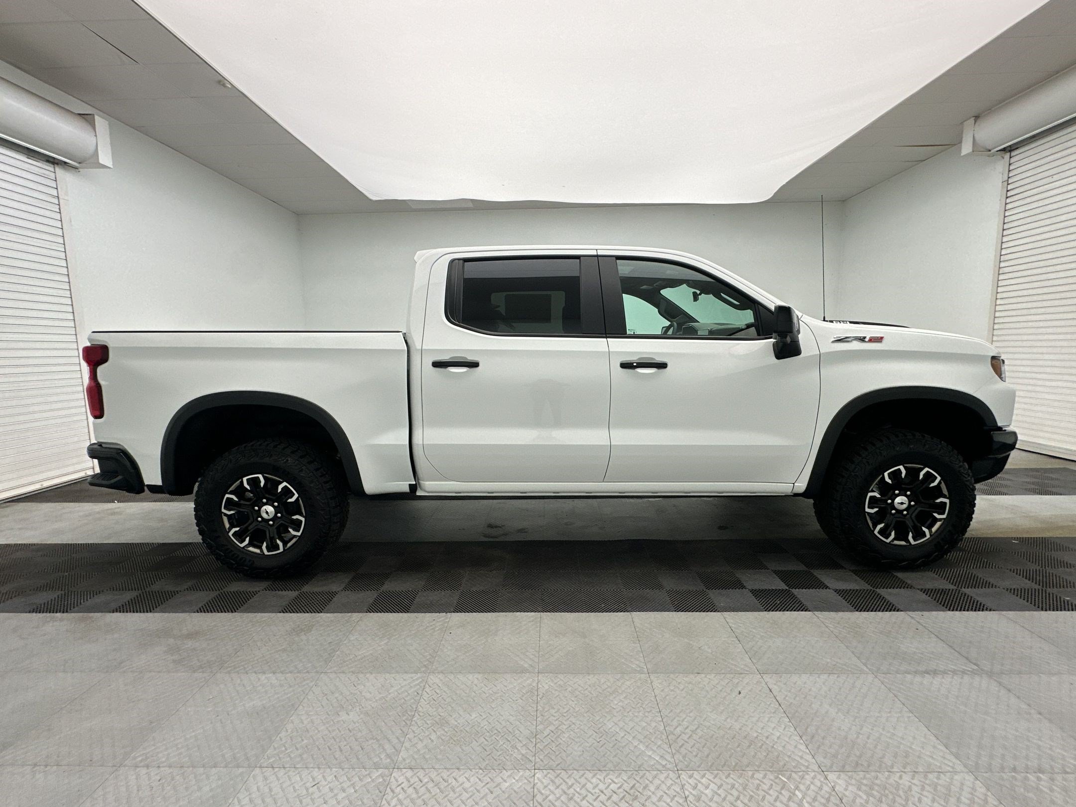 2026 Chevrolet Silverado 1500 ZR2 - Photo 8