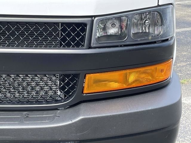 2025 Chevrolet Express Cargo Work Van - Photo 10