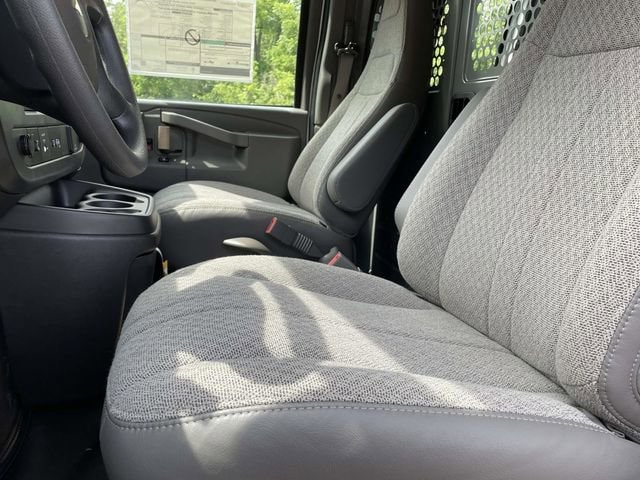 2025 Chevrolet Express Cargo Work Van - Photo 13