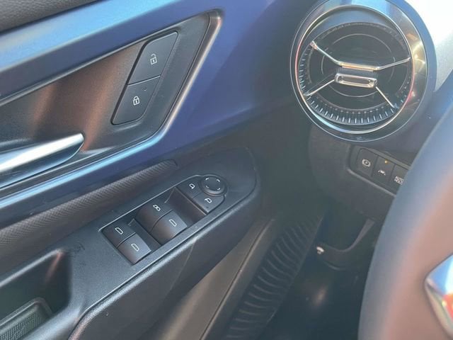2025 Chevrolet Equinox EV LT - Photo 31