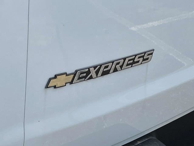 2025 Chevrolet Express Cargo Work Van - Photo 11