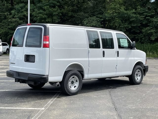 2025 Chevrolet Express Cargo Work Van - Photo 3