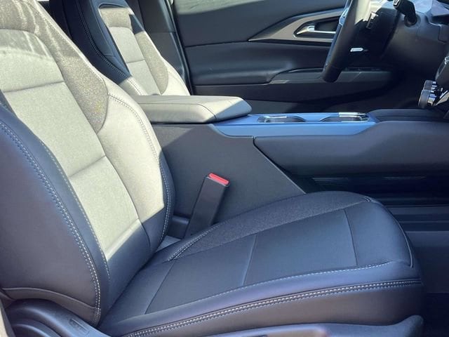 2025 Chevrolet Equinox EV LT - Photo 20