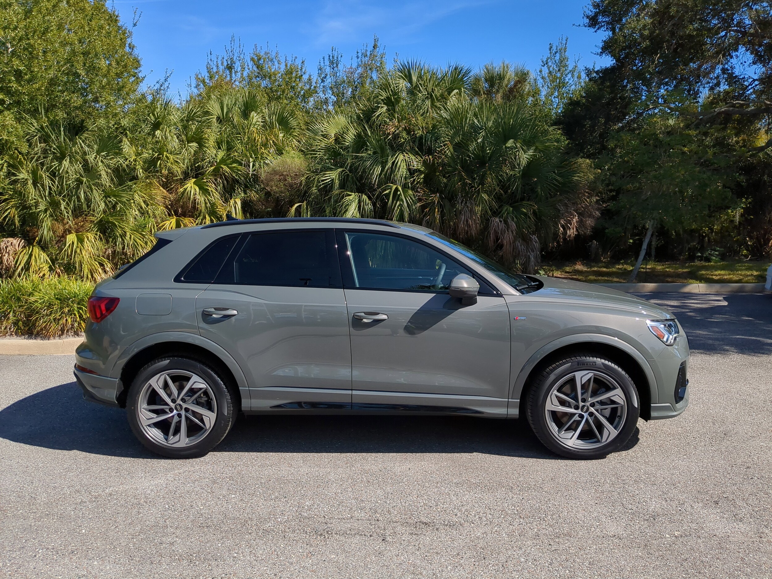 2025 Audi Q3 45 TFSI S line Premium photo 2