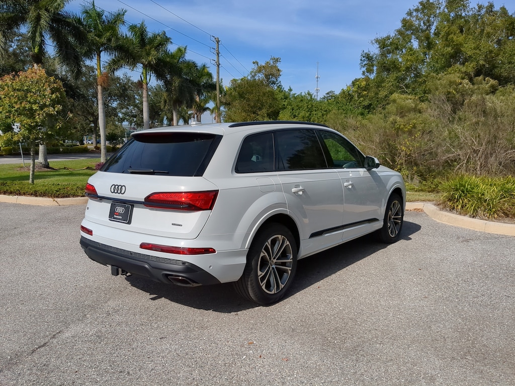 New 2026 Audi Q7 55 Premium SUV
