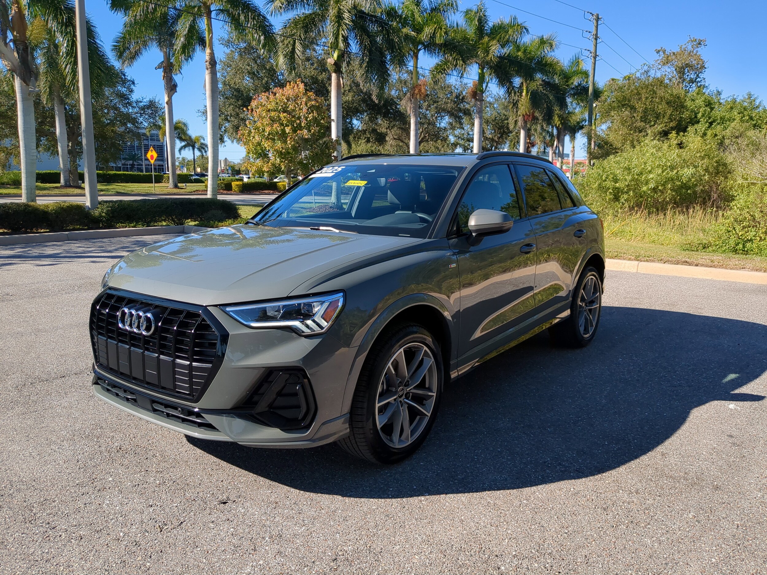 2025 Audi Q3 S line Premium photo 3