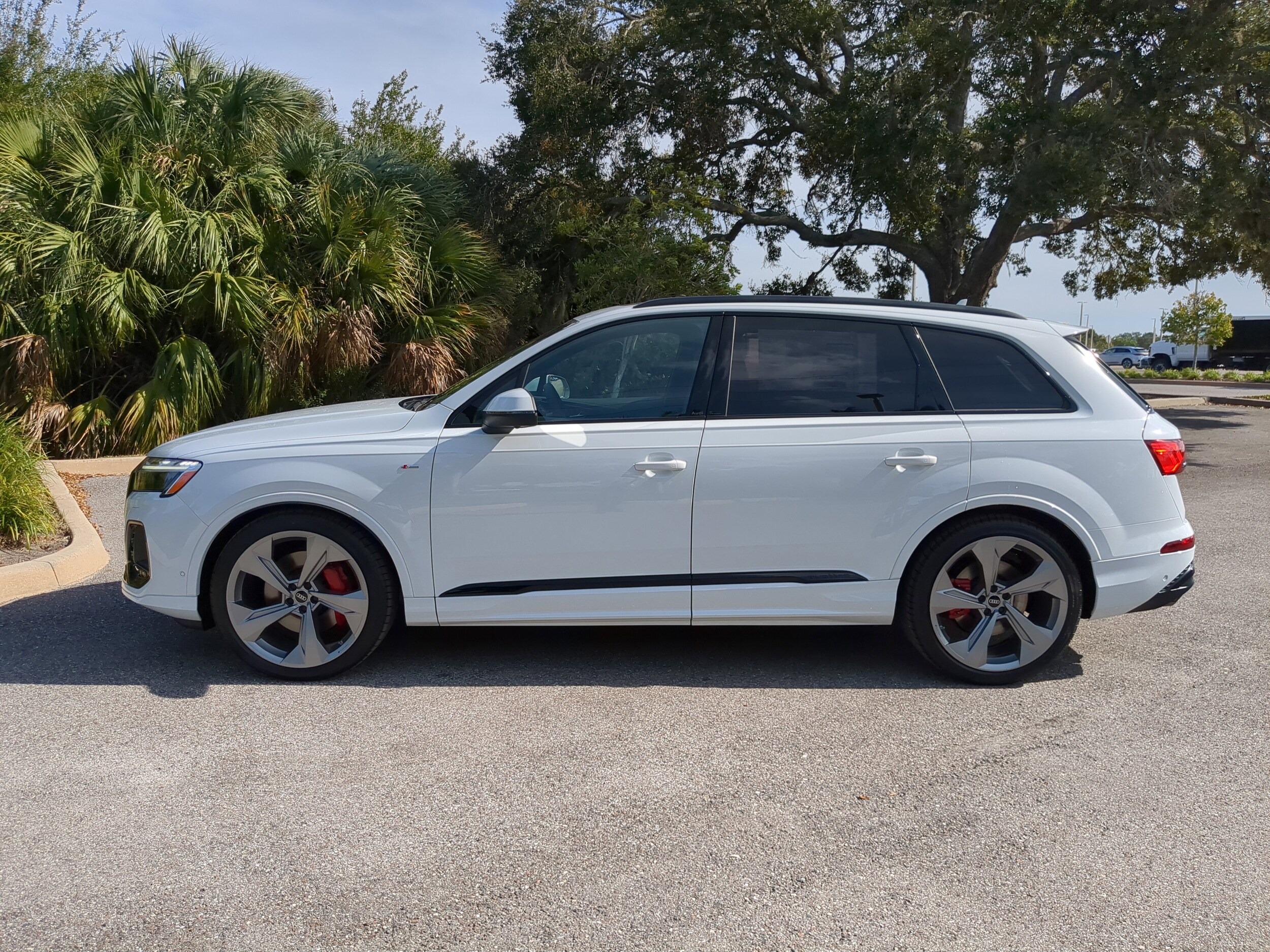 2026 Audi Q7 Prestige - Photo 7