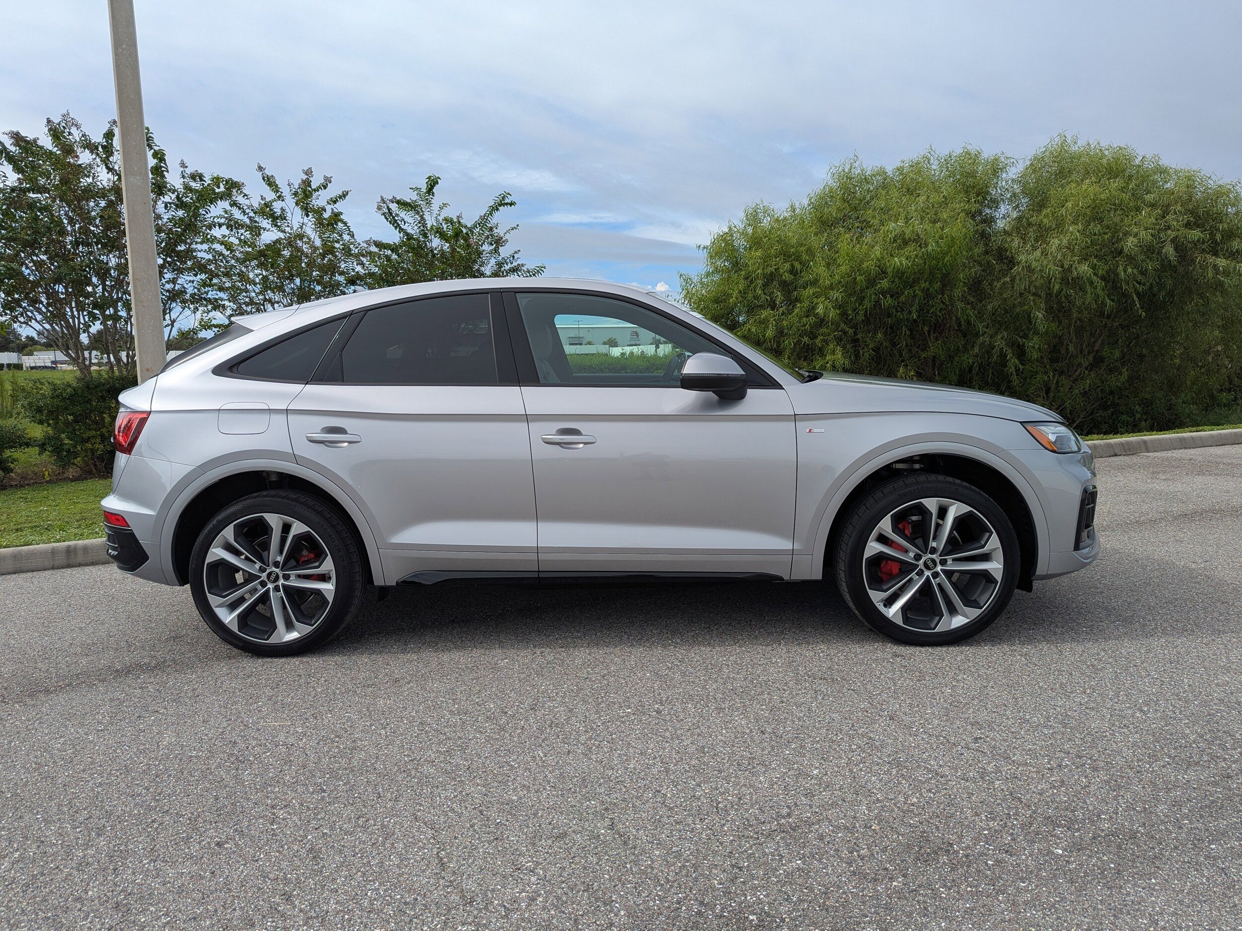 2025 Audi Q5 Sportback S line Premium Plus photo 2