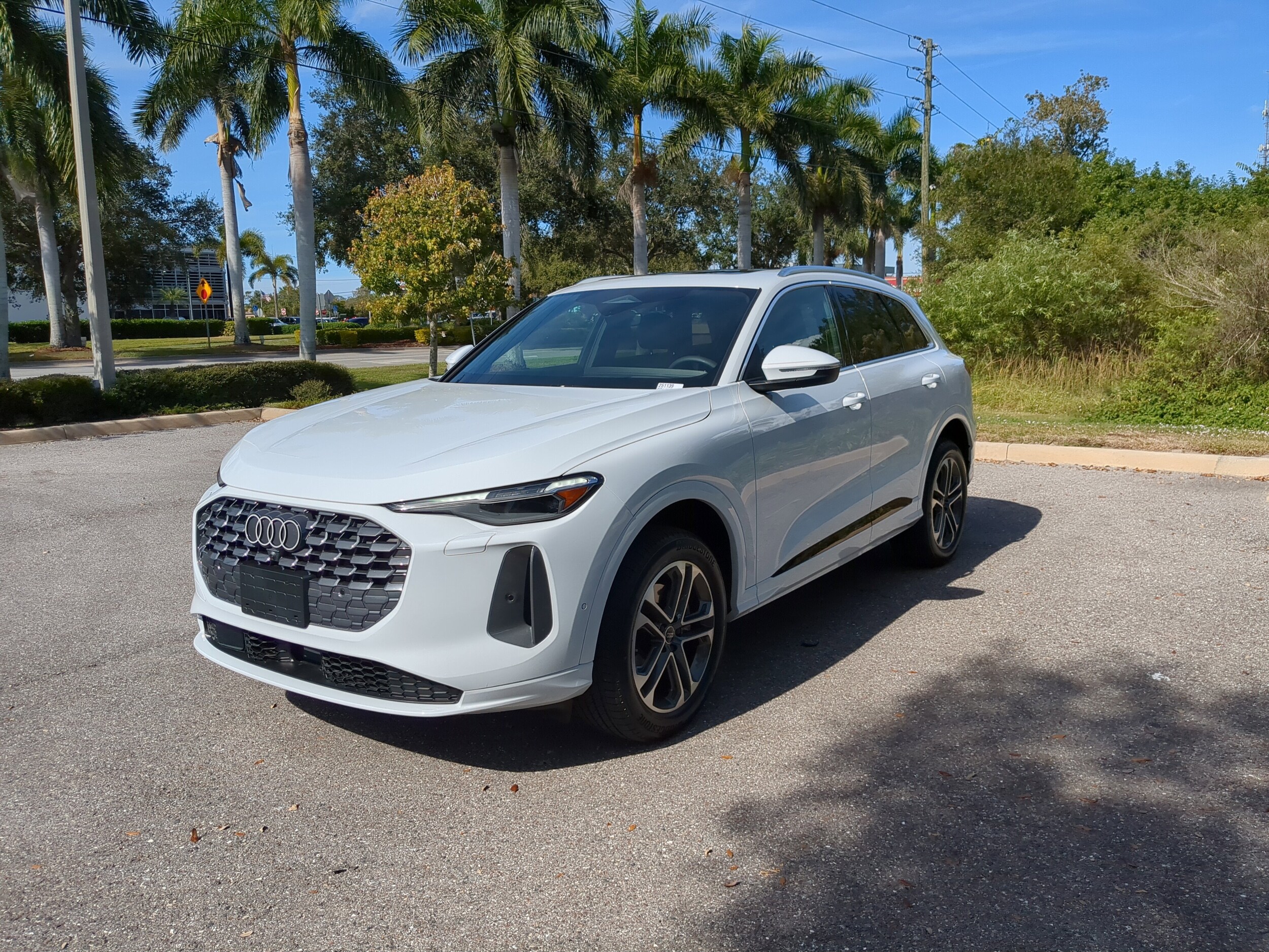 2025 Audi Q5 2.0T Premium Plus photo 3