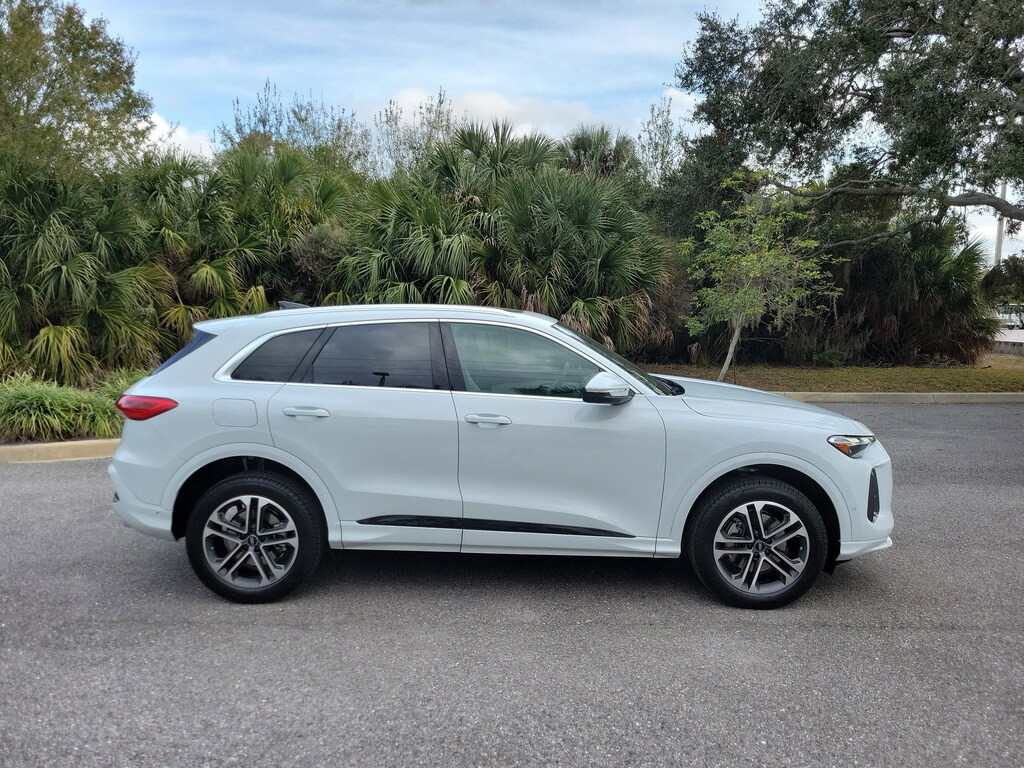 New 2025 Audi Q5 2.0T Premium SUV