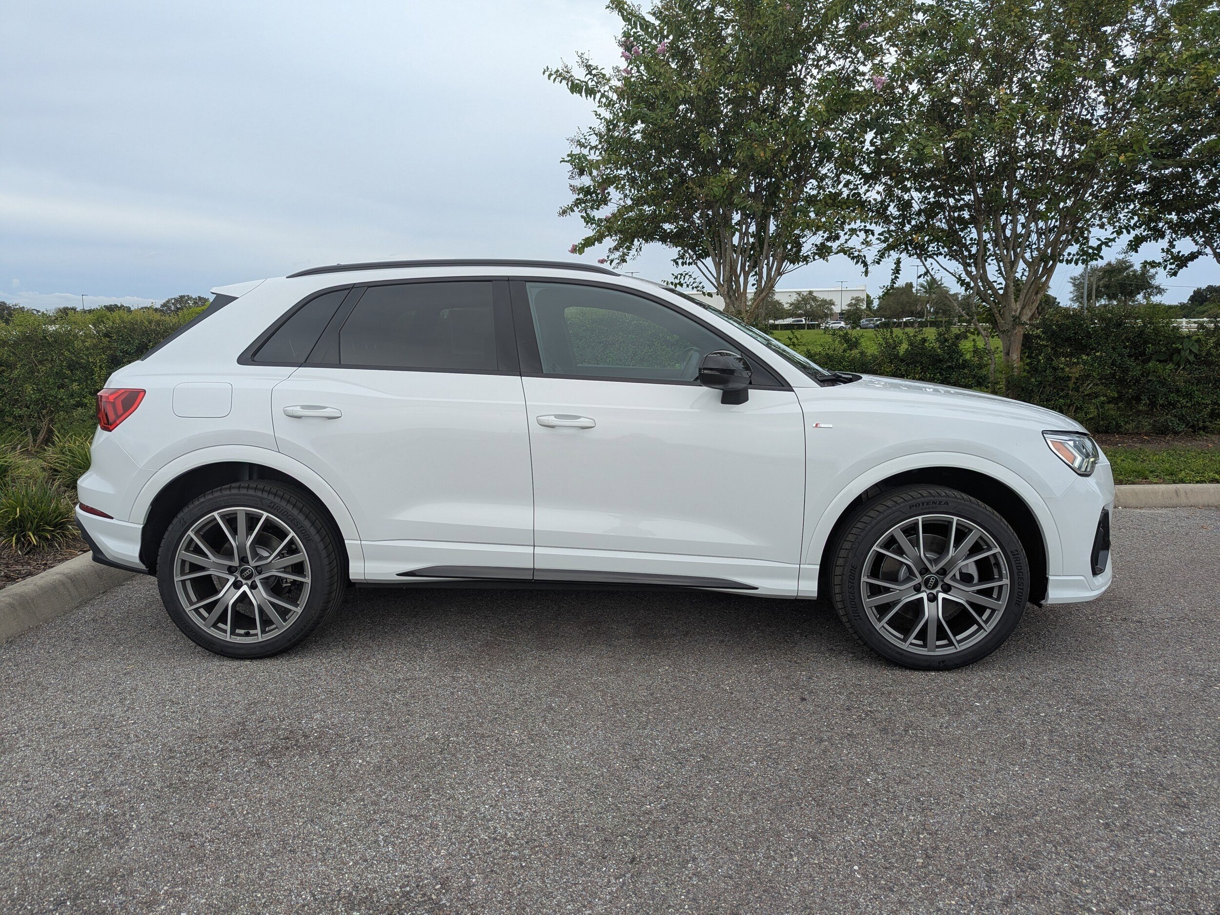 2025 Audi Q3 45 TFSI S line Premium Plus photo 3
