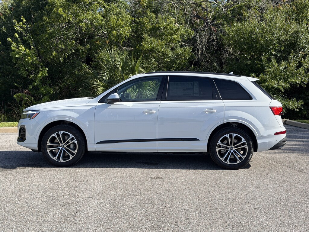 New 2026 Audi Q7 45 Premium SUV