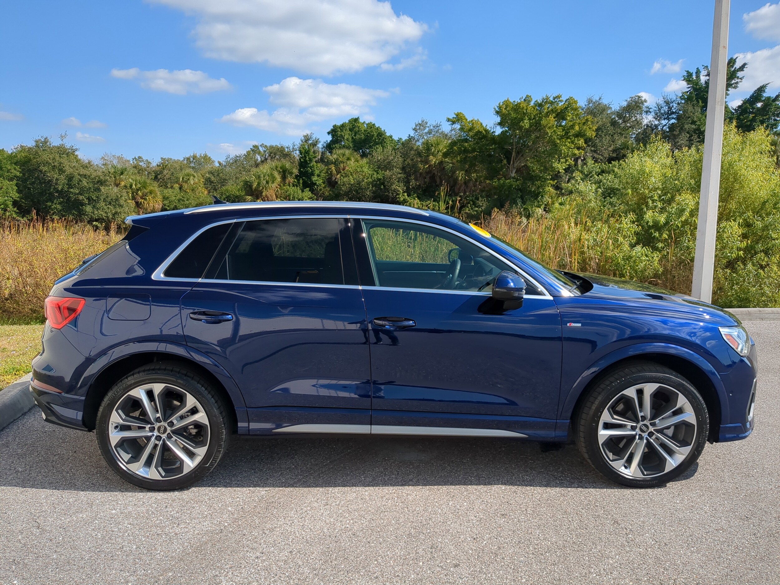 2021 Audi Q3 S line Premium Plus photo 3