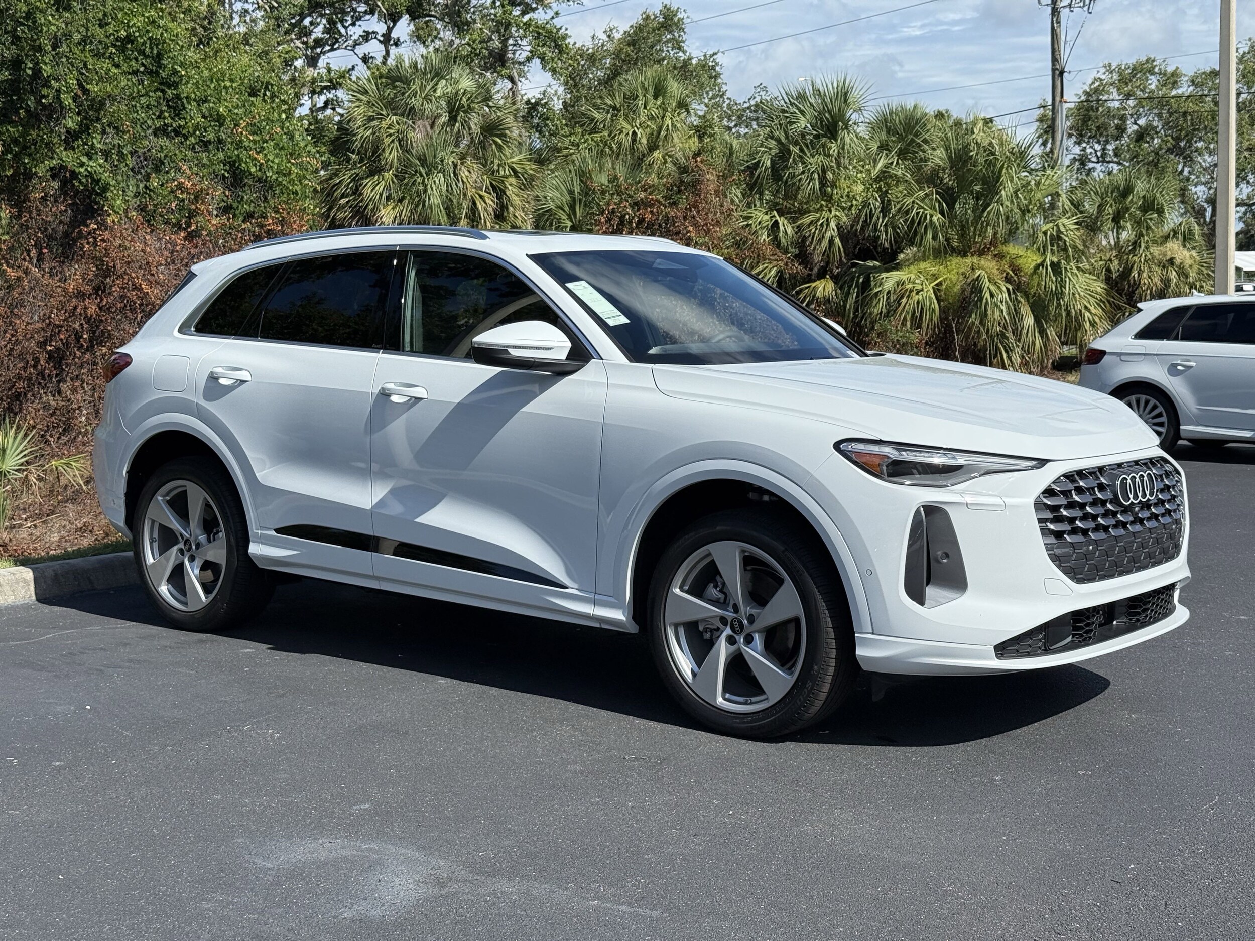 2025 Audi Q5 2.0T Premium Plus photo 2