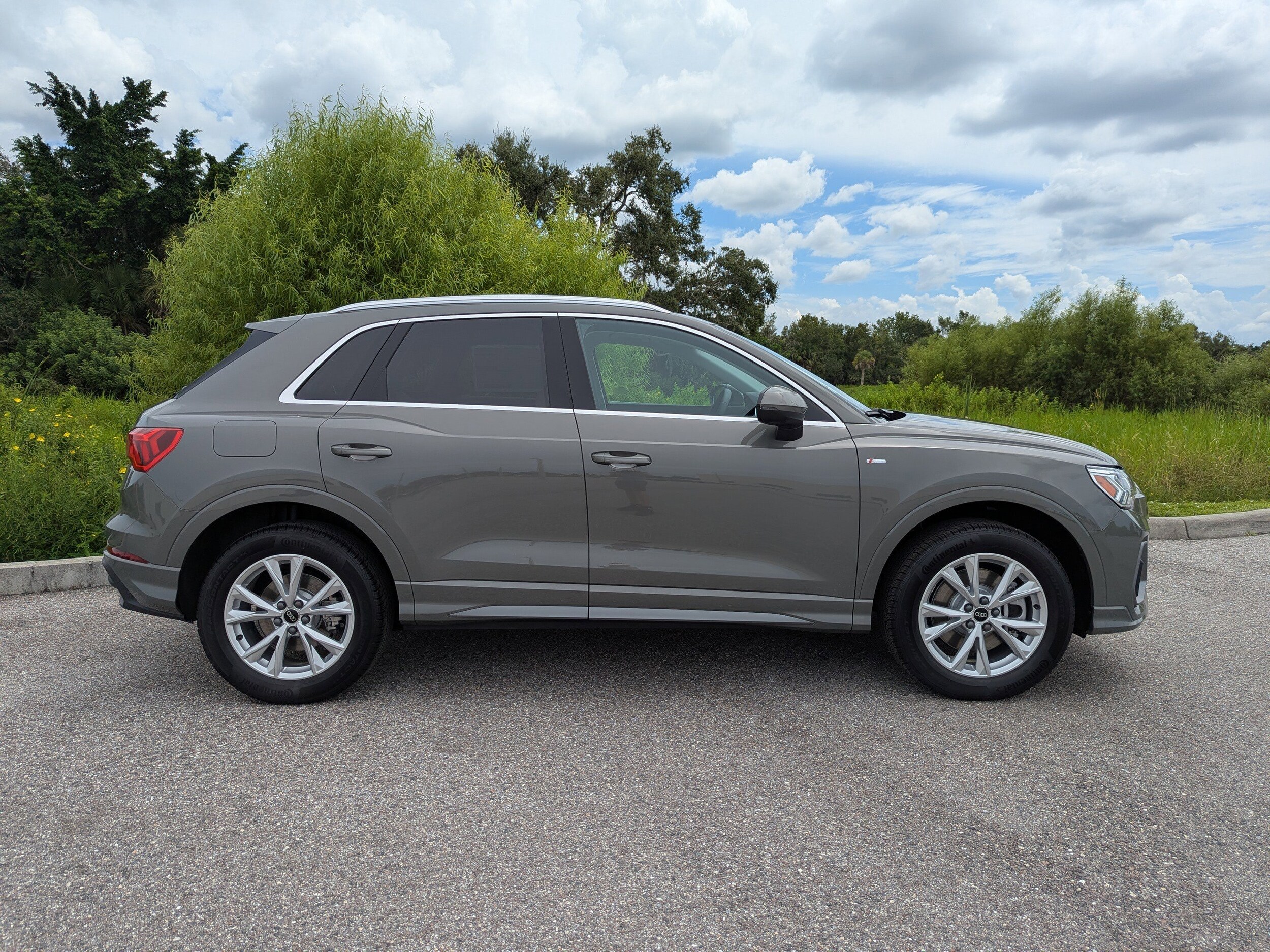 2025 Audi Q3 45 TFSI S line Premium Plus photo 2