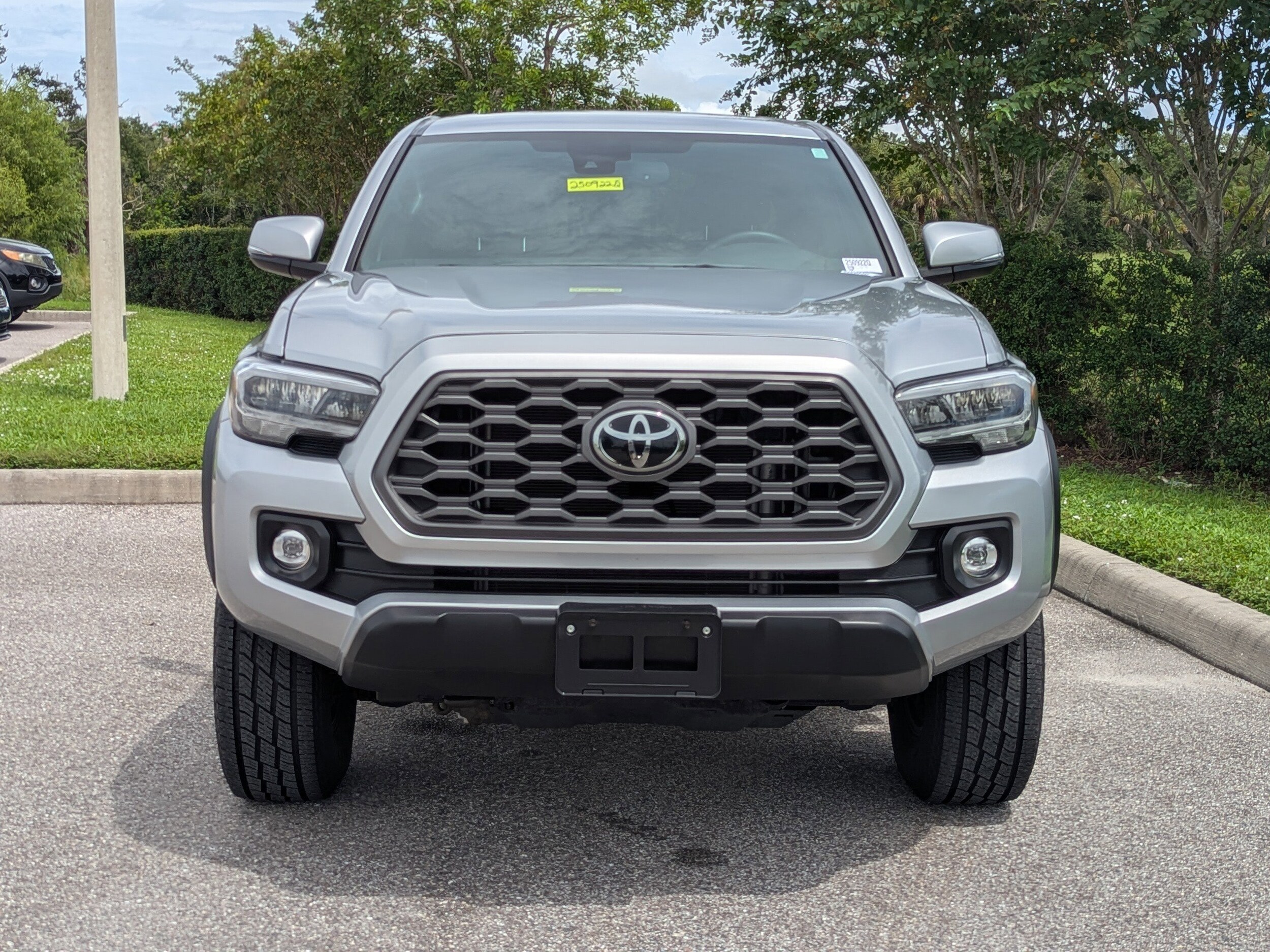 2022 Toyota Tacoma SR5 photo 2