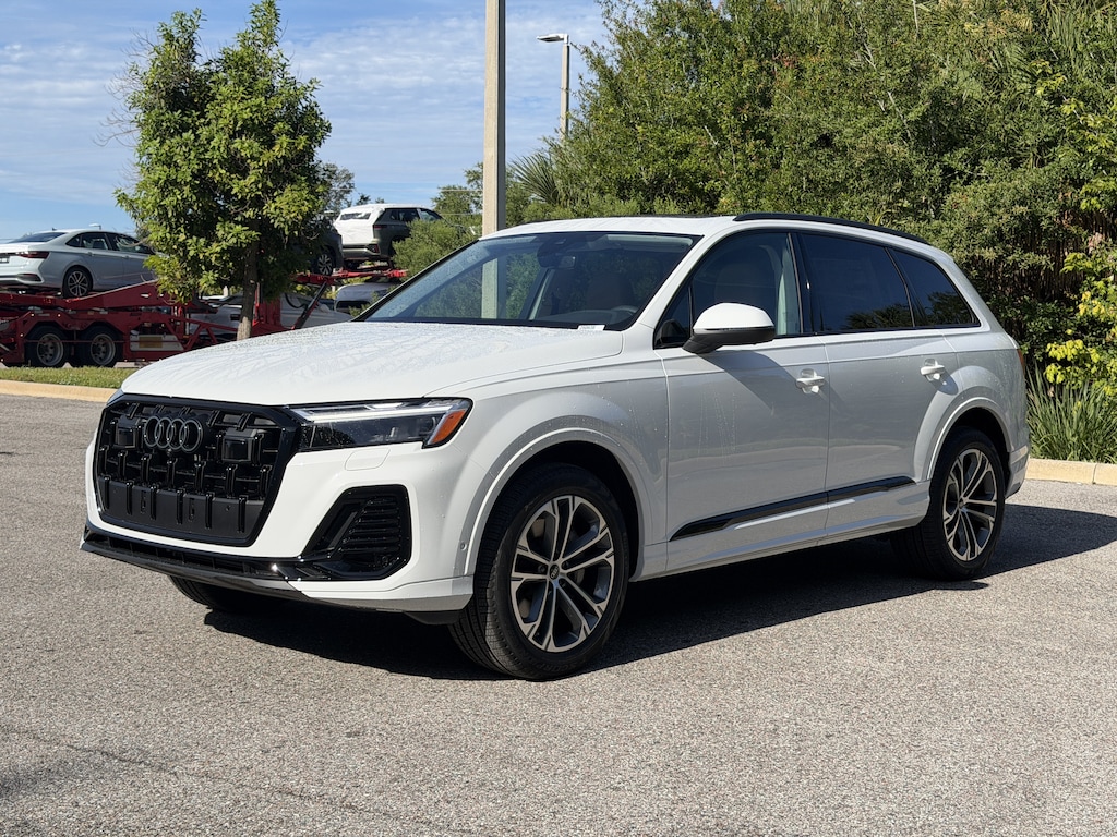 New 2026 Audi Q7 45 Premium SUV