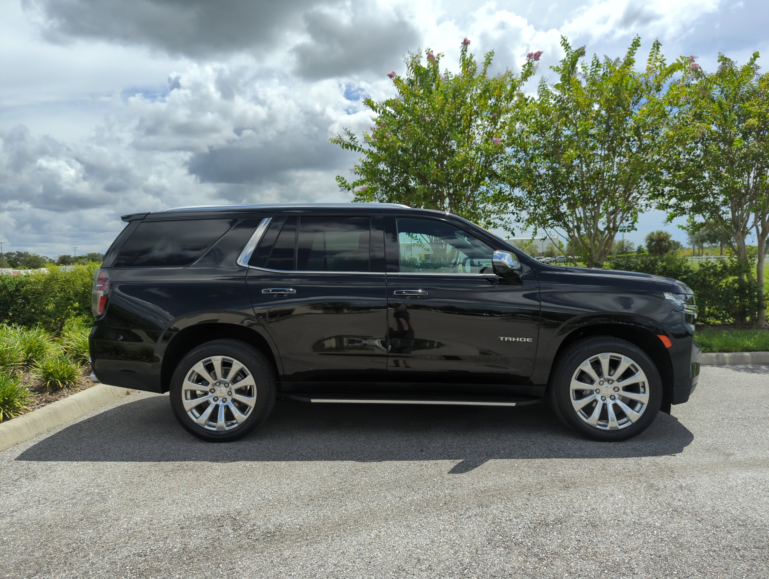 2023 Chevrolet Tahoe Premier photo 2