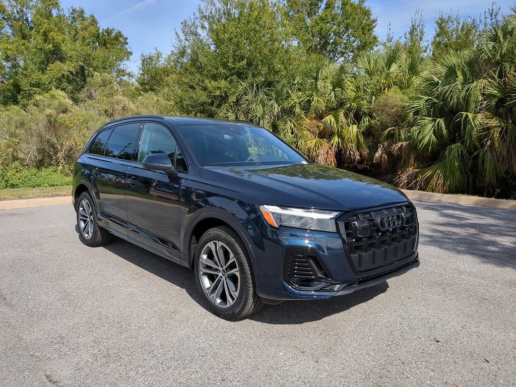 New 2026 Audi Q7 45 Premium SUV