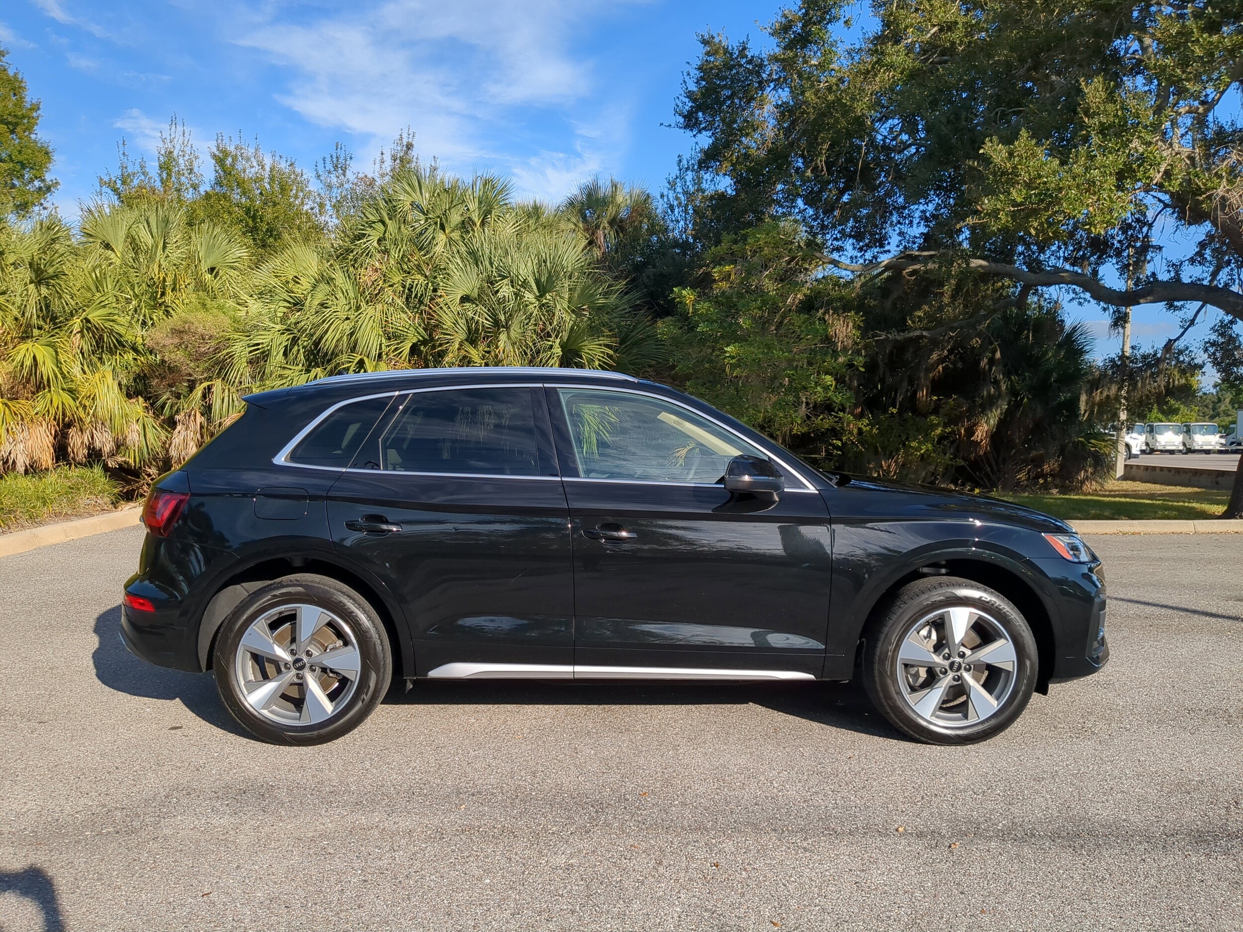 2023 Audi Q5 Premium Plus photo 2