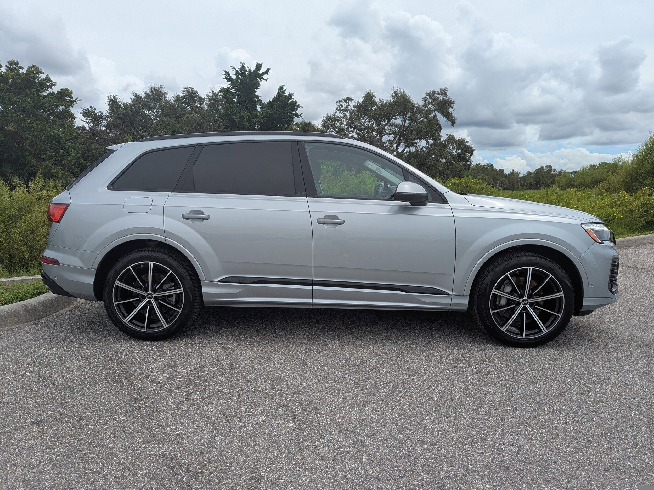 2025 Audi Q7 Premium Plus photo 3