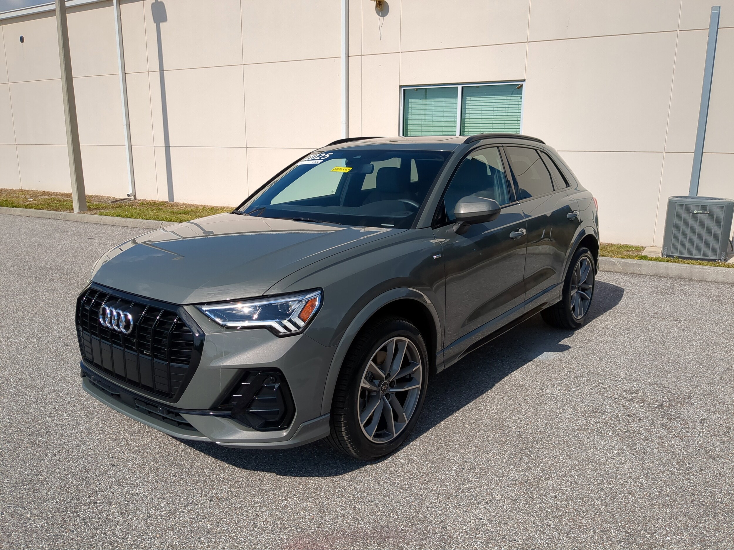 2025 Audi Q3 S line Premium photo 2