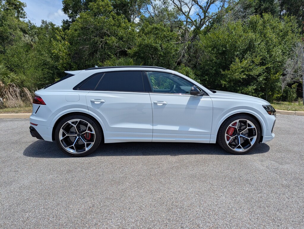 New 2026 Audi RS Q8 4.0T performance SUV