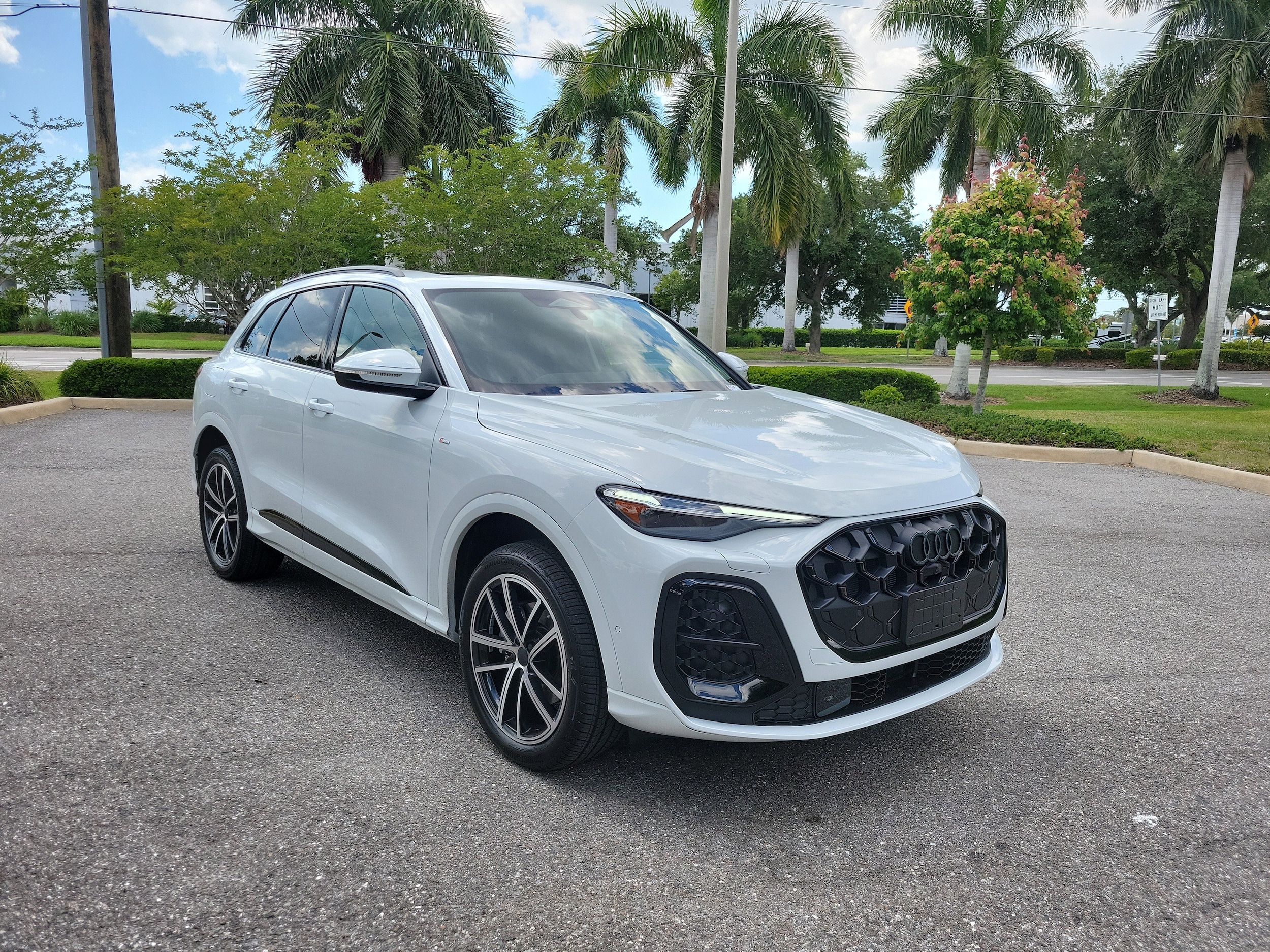 2026 Audi Q5 Premium Plus quattro's photo