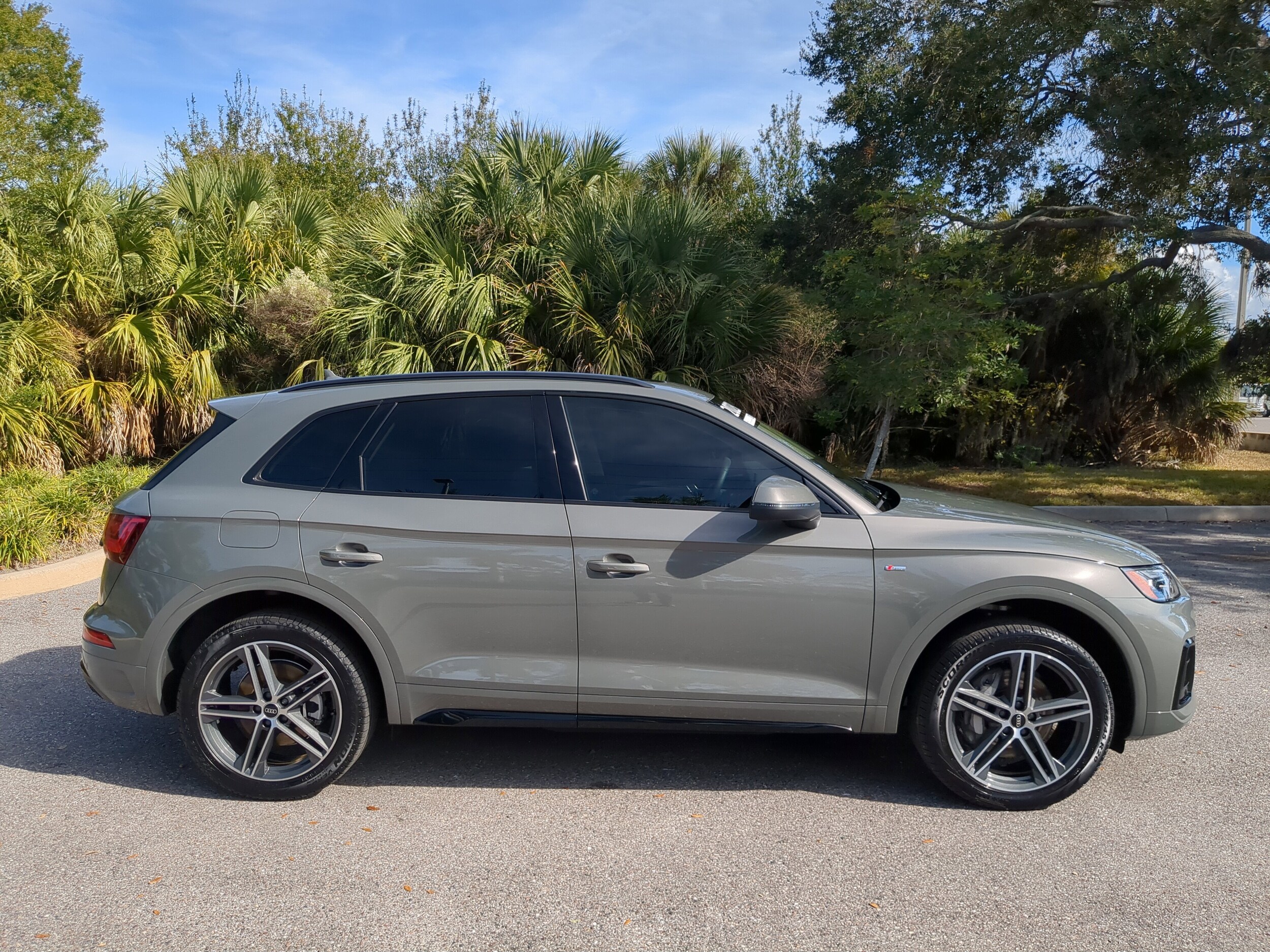 2023 Audi Q5 55 S line Premium Plus photo 2