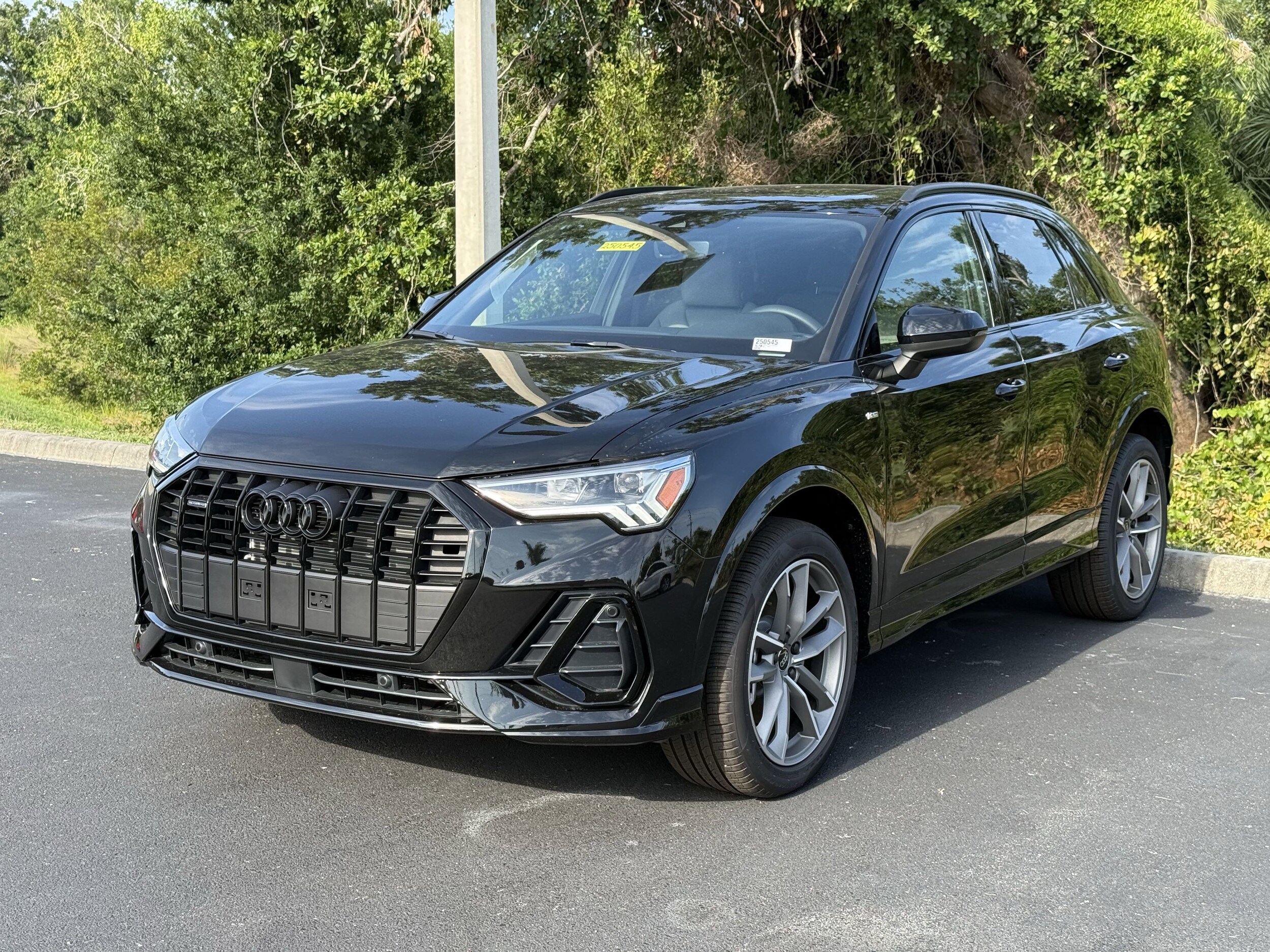 2025 Audi Q3 45 TFSI S line Premium photo 3