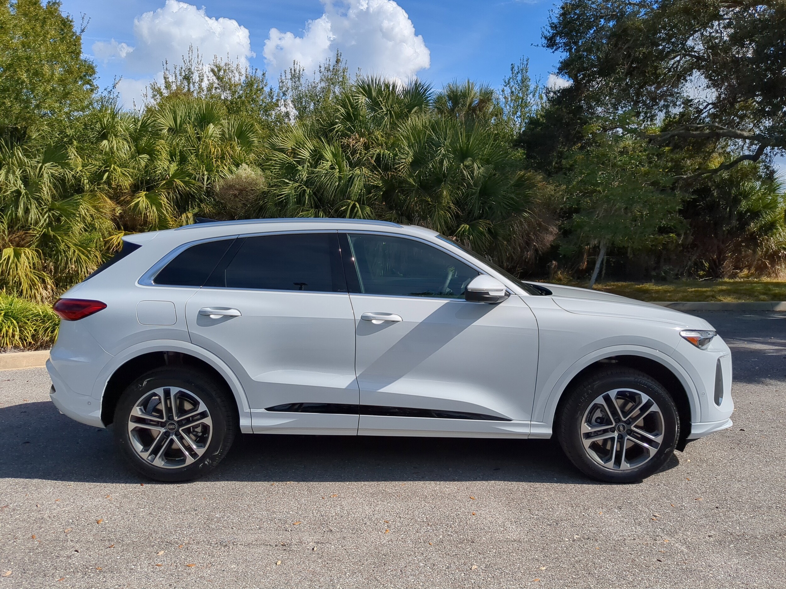 2025 Audi Q5 2.0T Premium Plus photo 2