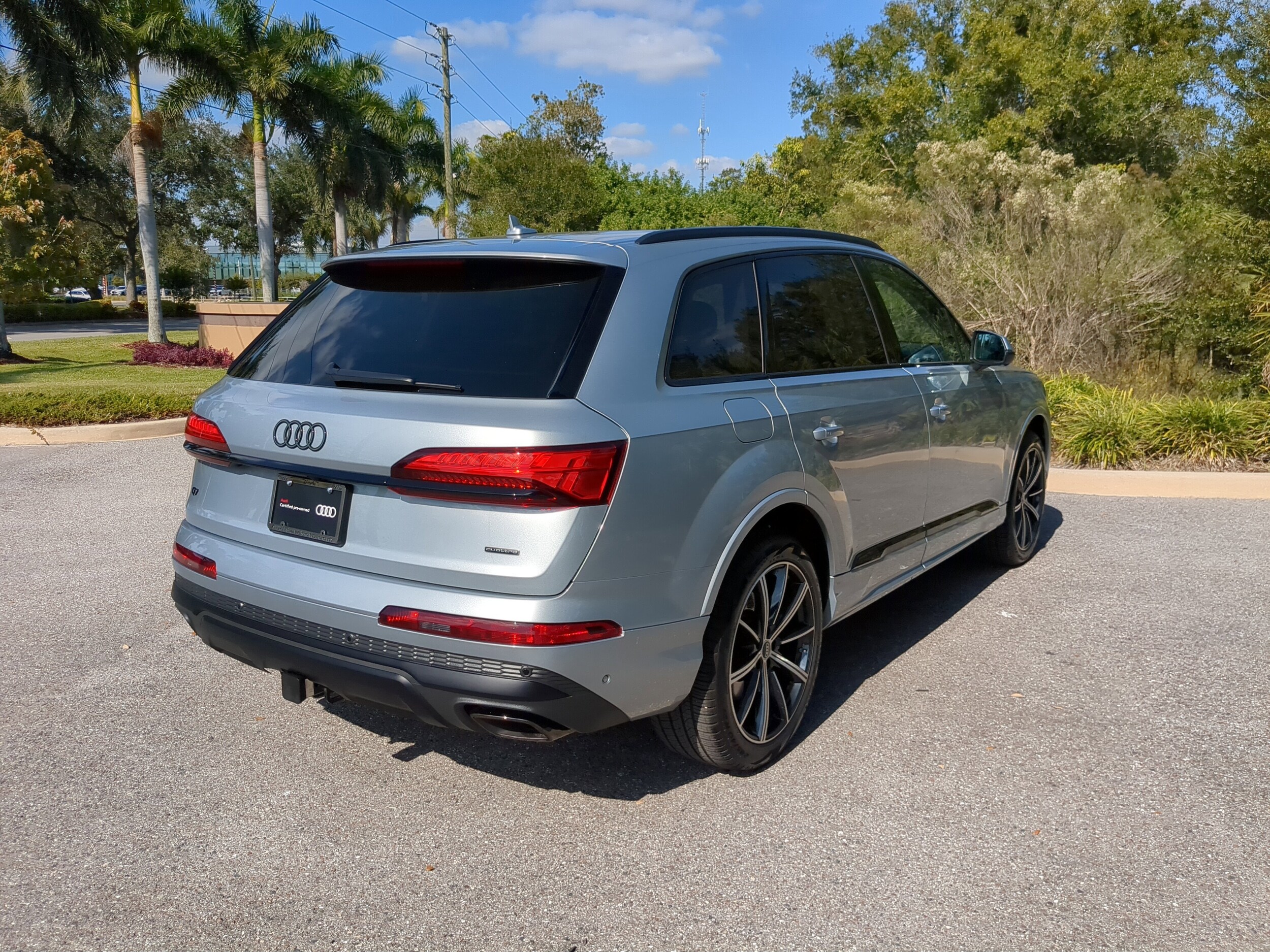 2025 Audi Q7 Premium Plus photo 2