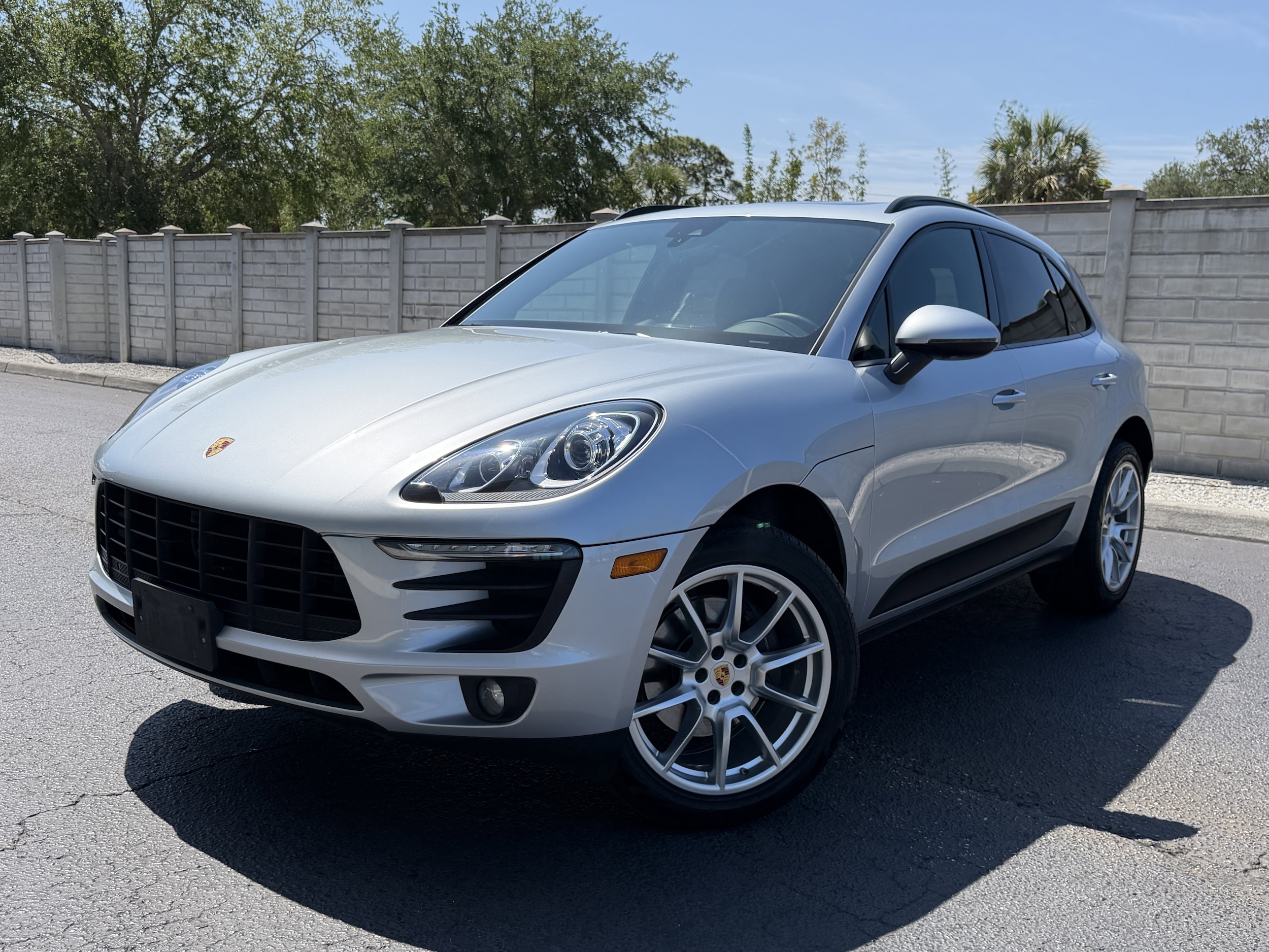 2018 Porsche Macan -'s photo