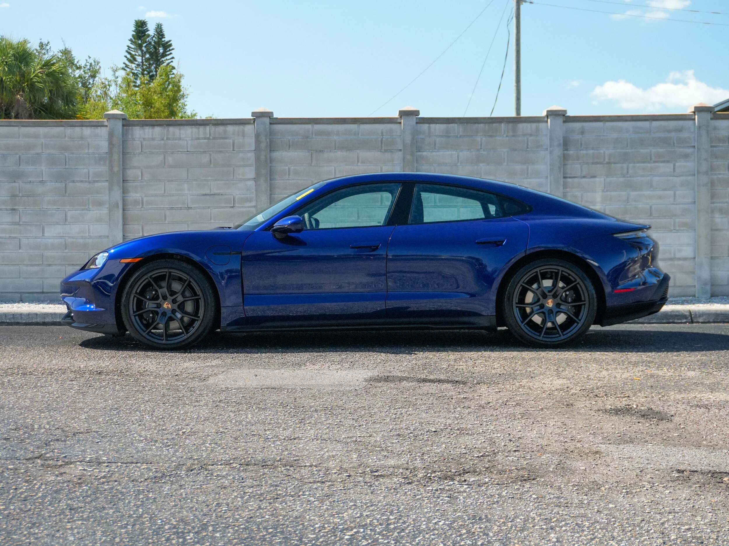 2025 Porsche Taycan GTS photo 2