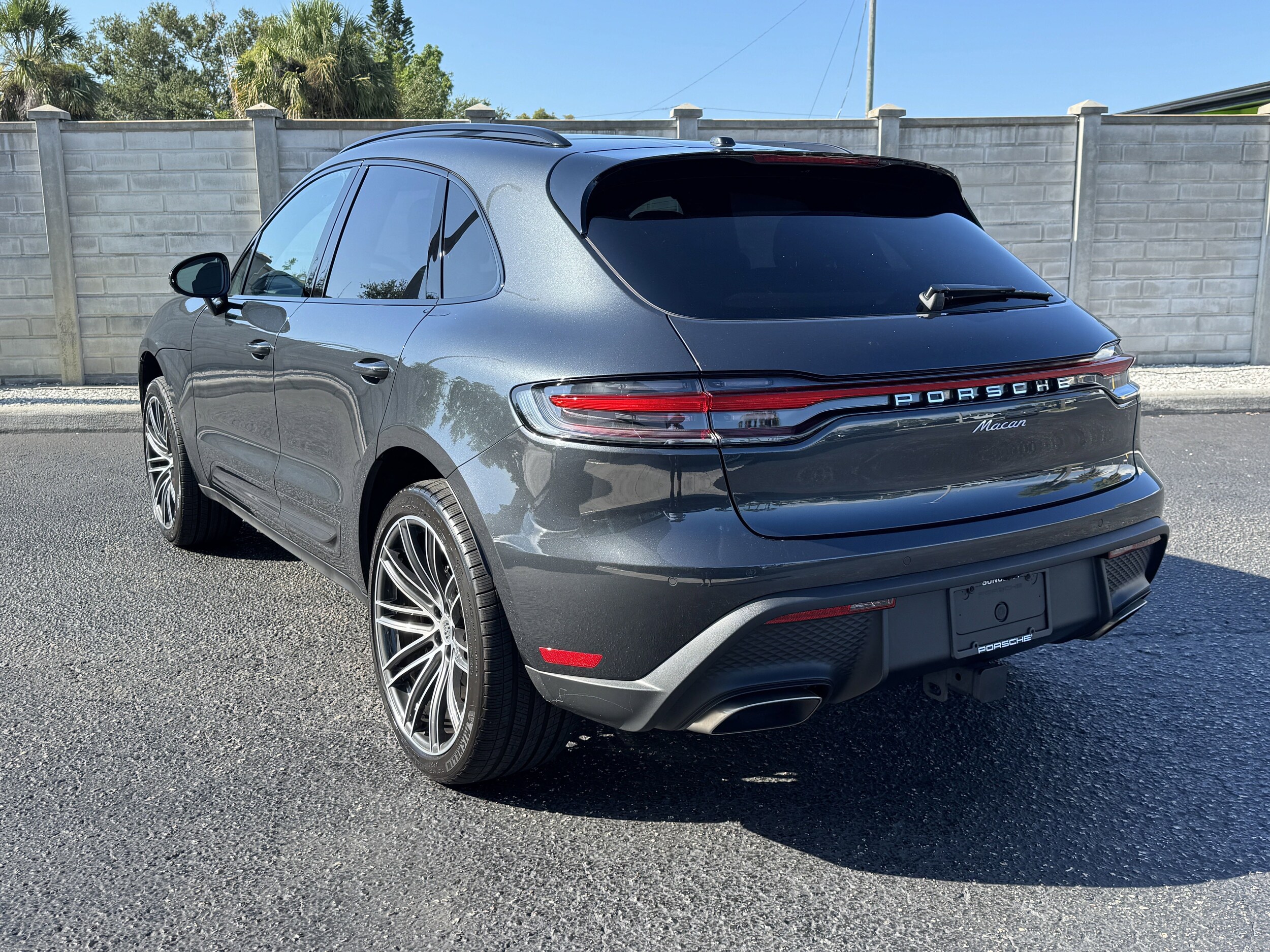 2025 Porsche Macan T photo 2