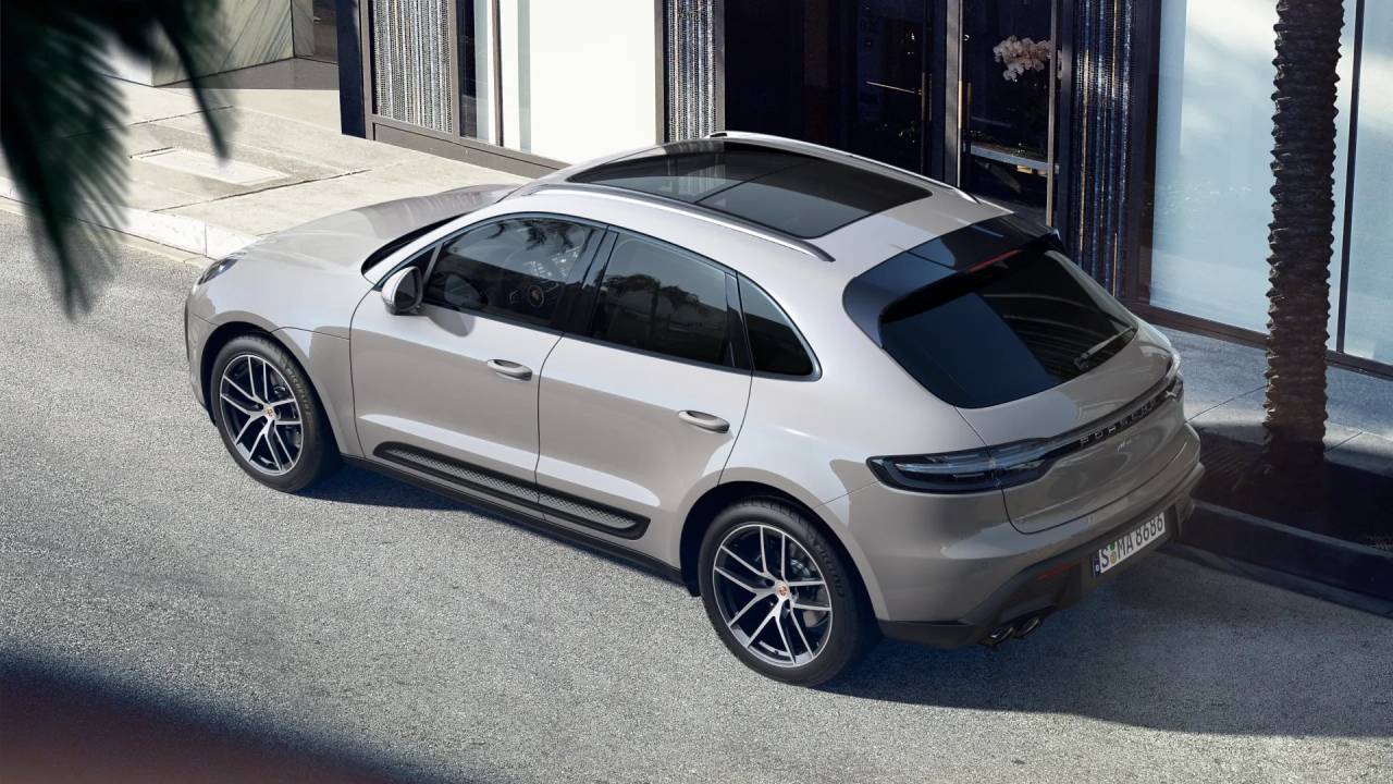 2025 Porsche Macan T photo 4