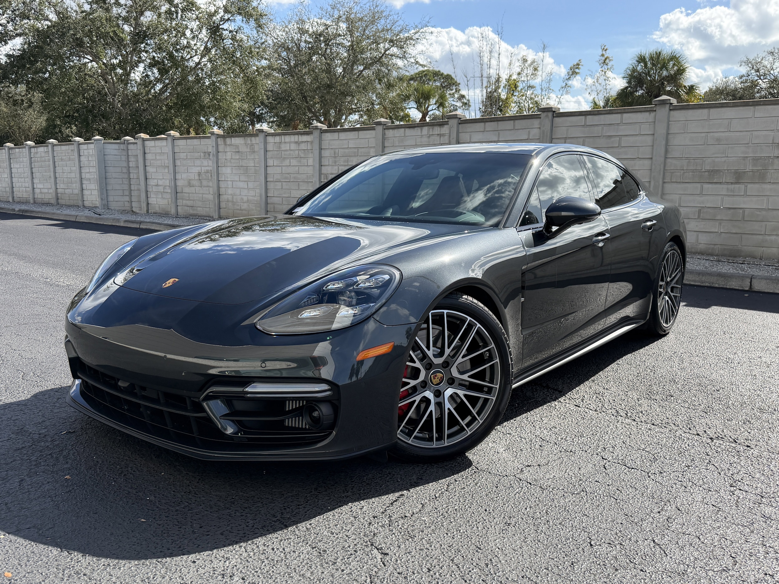 2023 Porsche Panamera GTS's photo