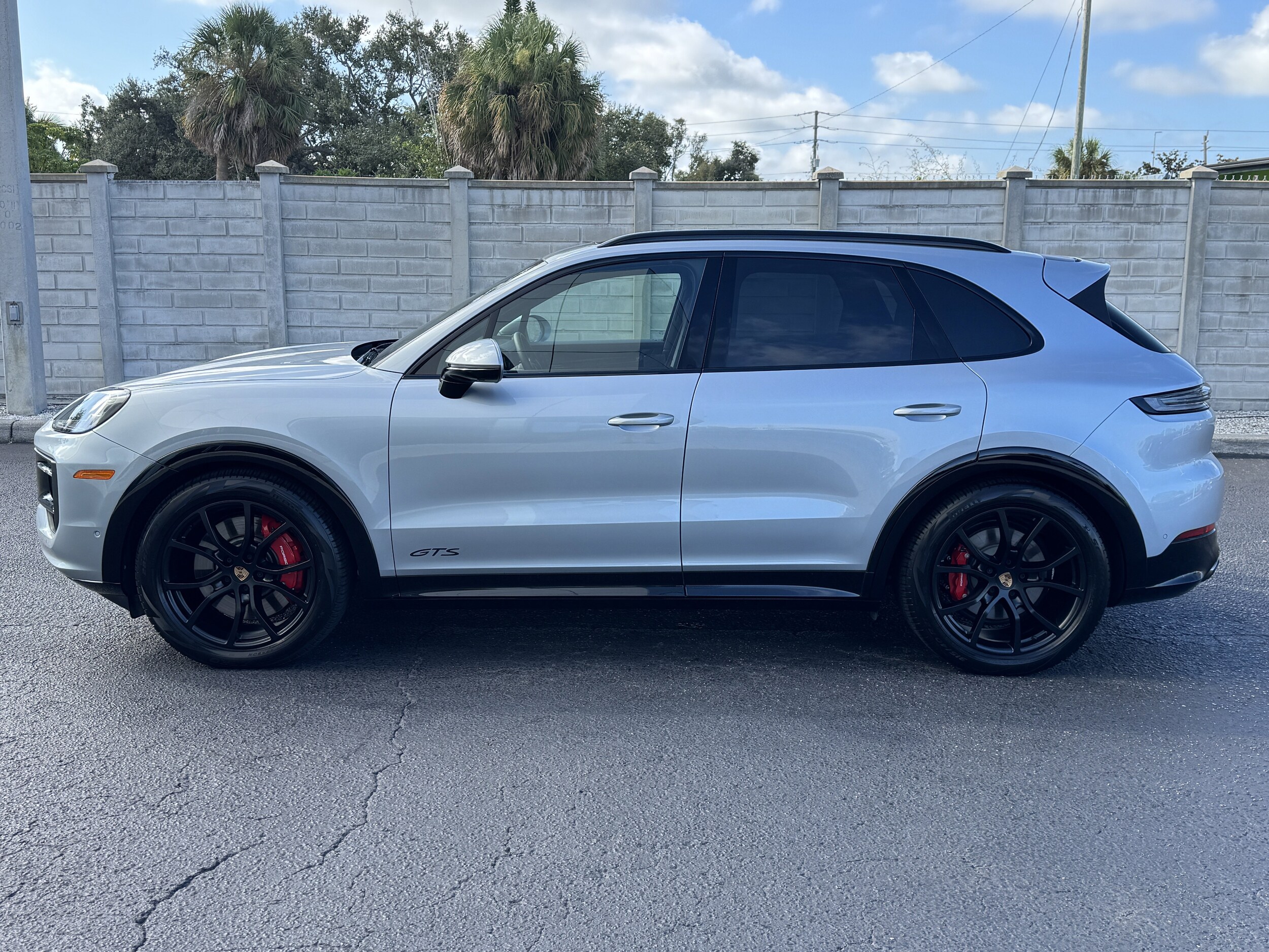 2025 Porsche Cayenne GTS photo 2