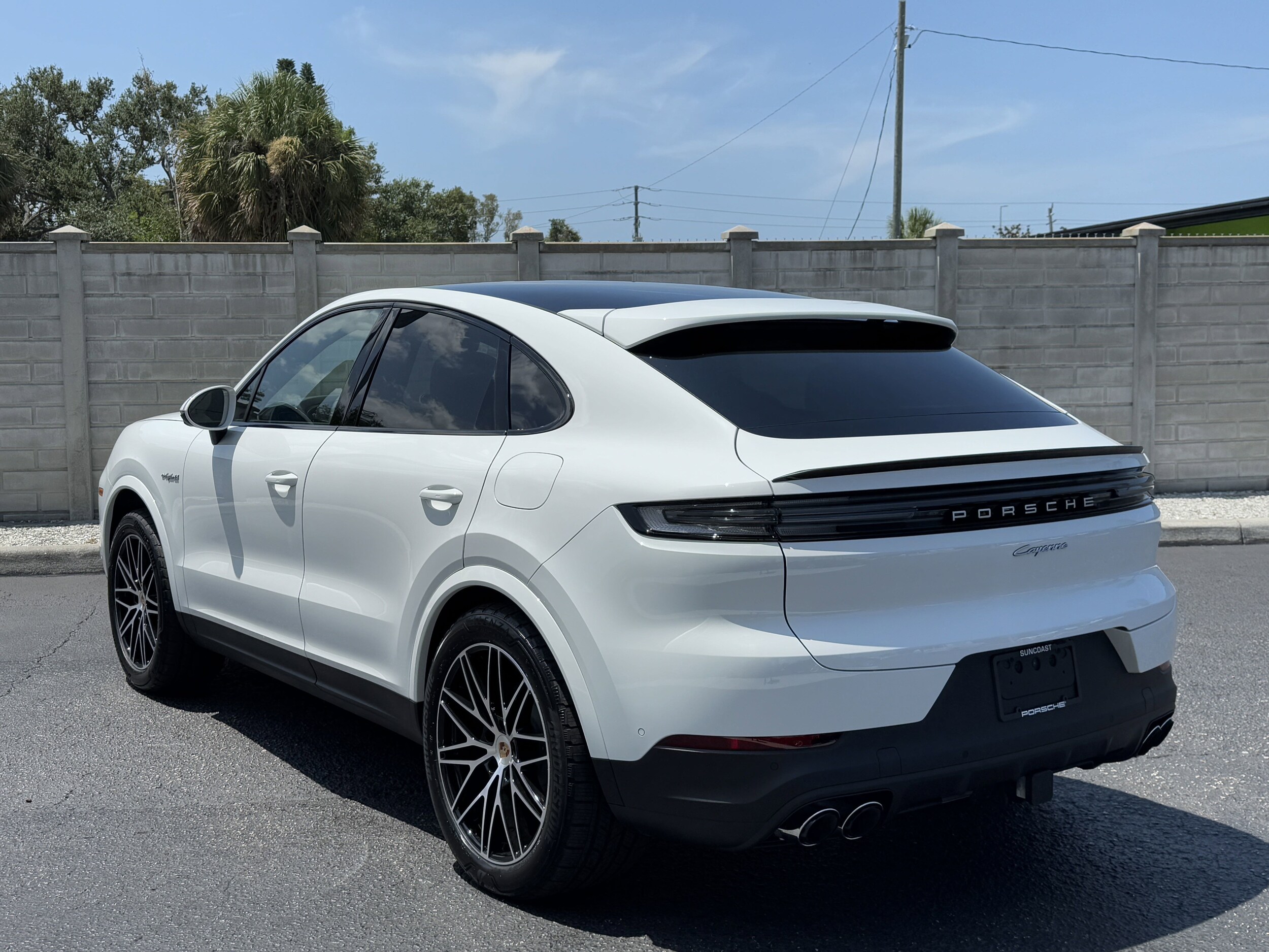 2025 Porsche Cayenne E-Hybrid Coupe photo 3